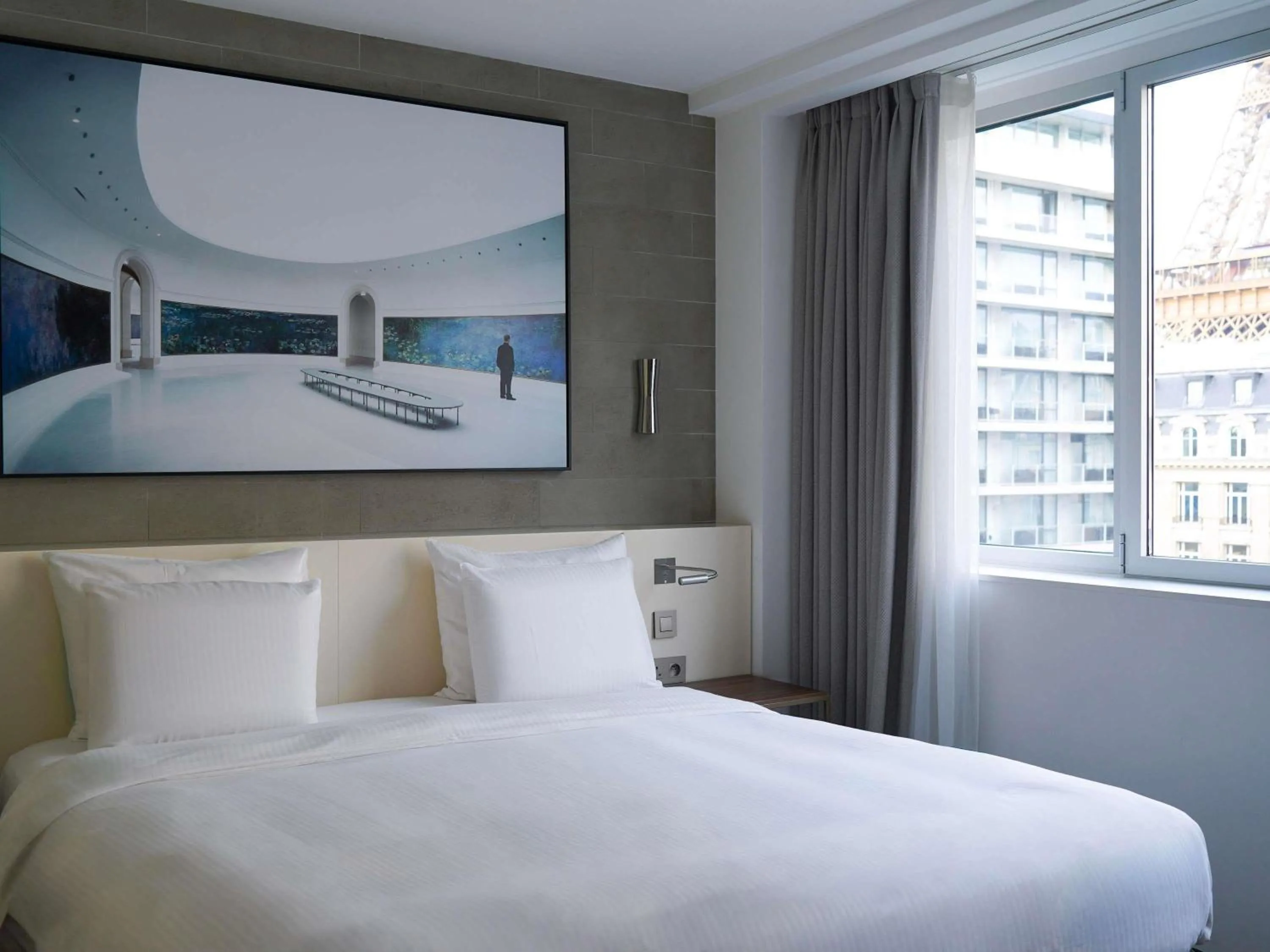 Bedroom, Bed in Pullman Paris Tour Eiffel