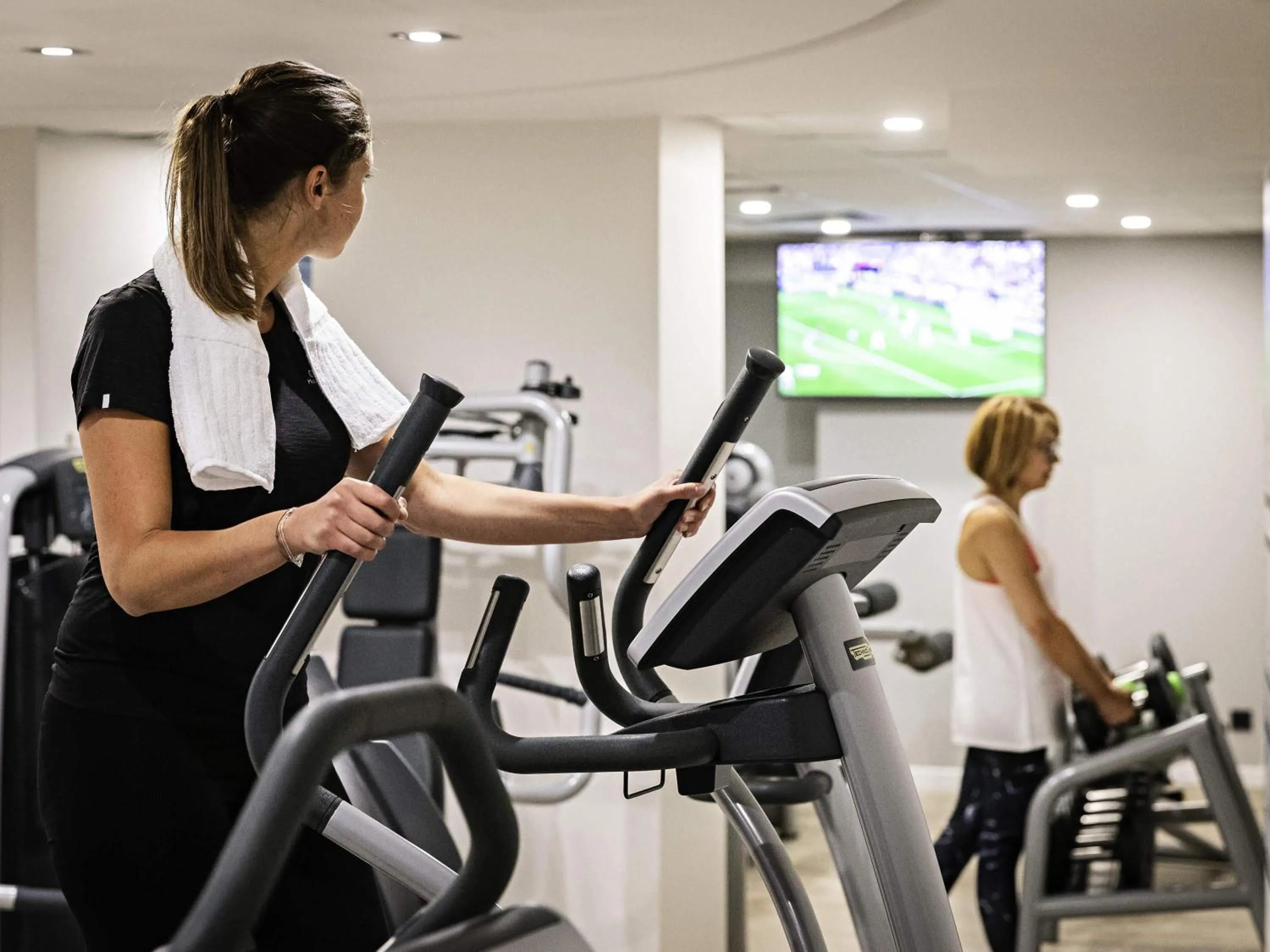 Fitness centre/facilities in Pullman Paris Tour Eiffel