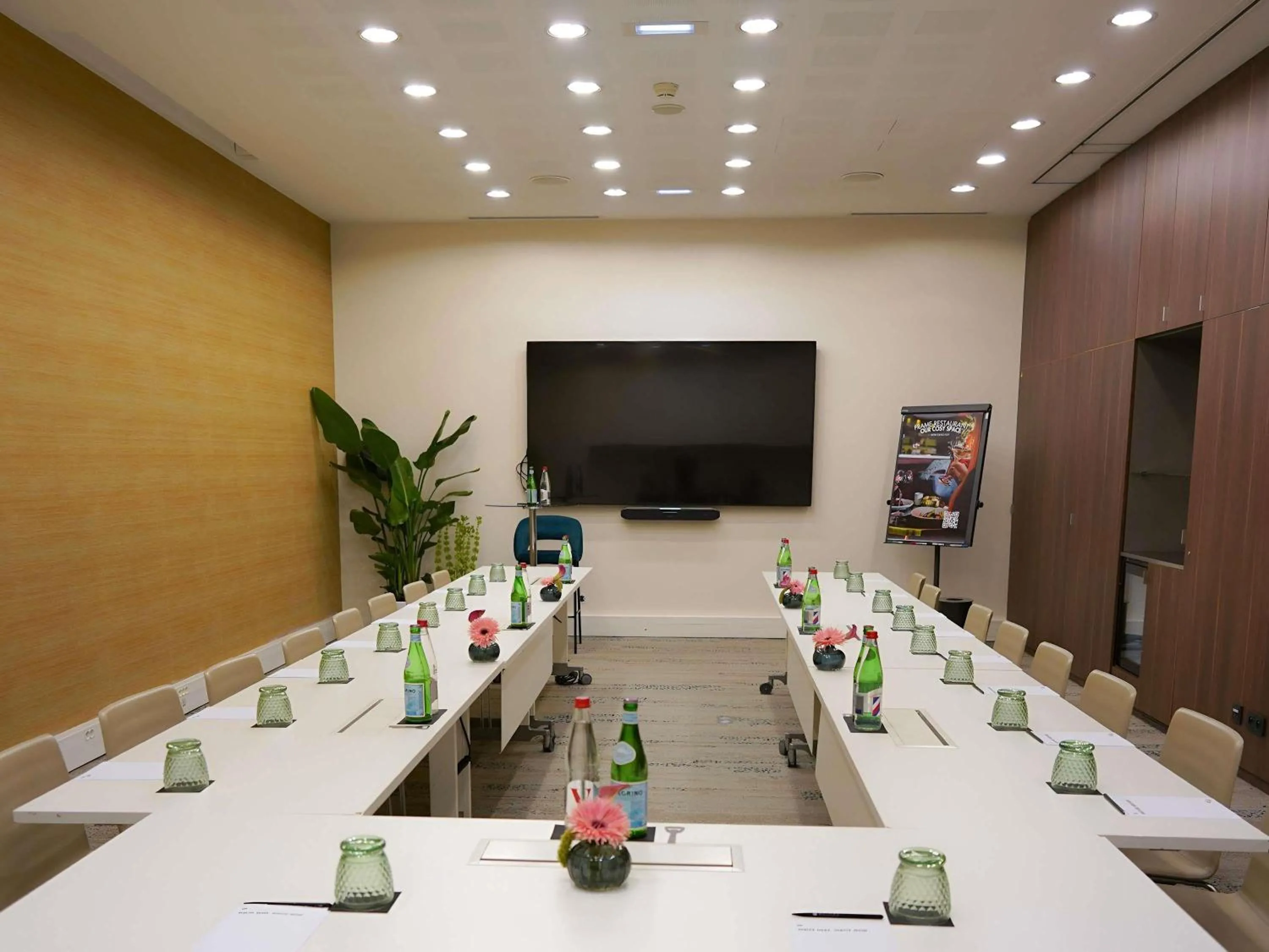 Meeting/conference room in Pullman Paris Tour Eiffel
