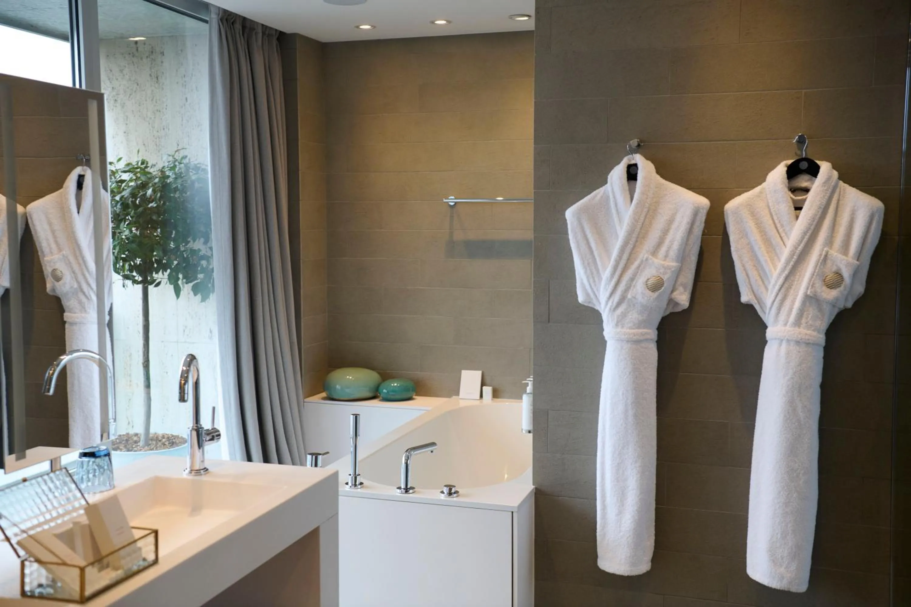 Bathroom in Pullman Paris Tour Eiffel