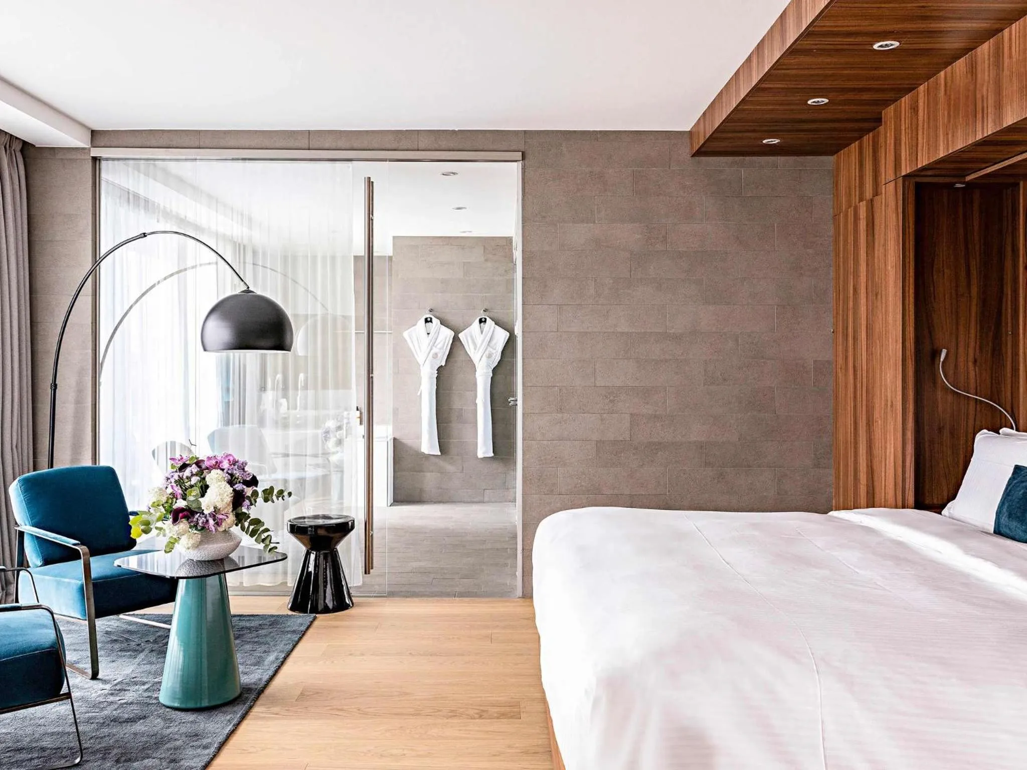 Bed in Pullman Paris Tour Eiffel