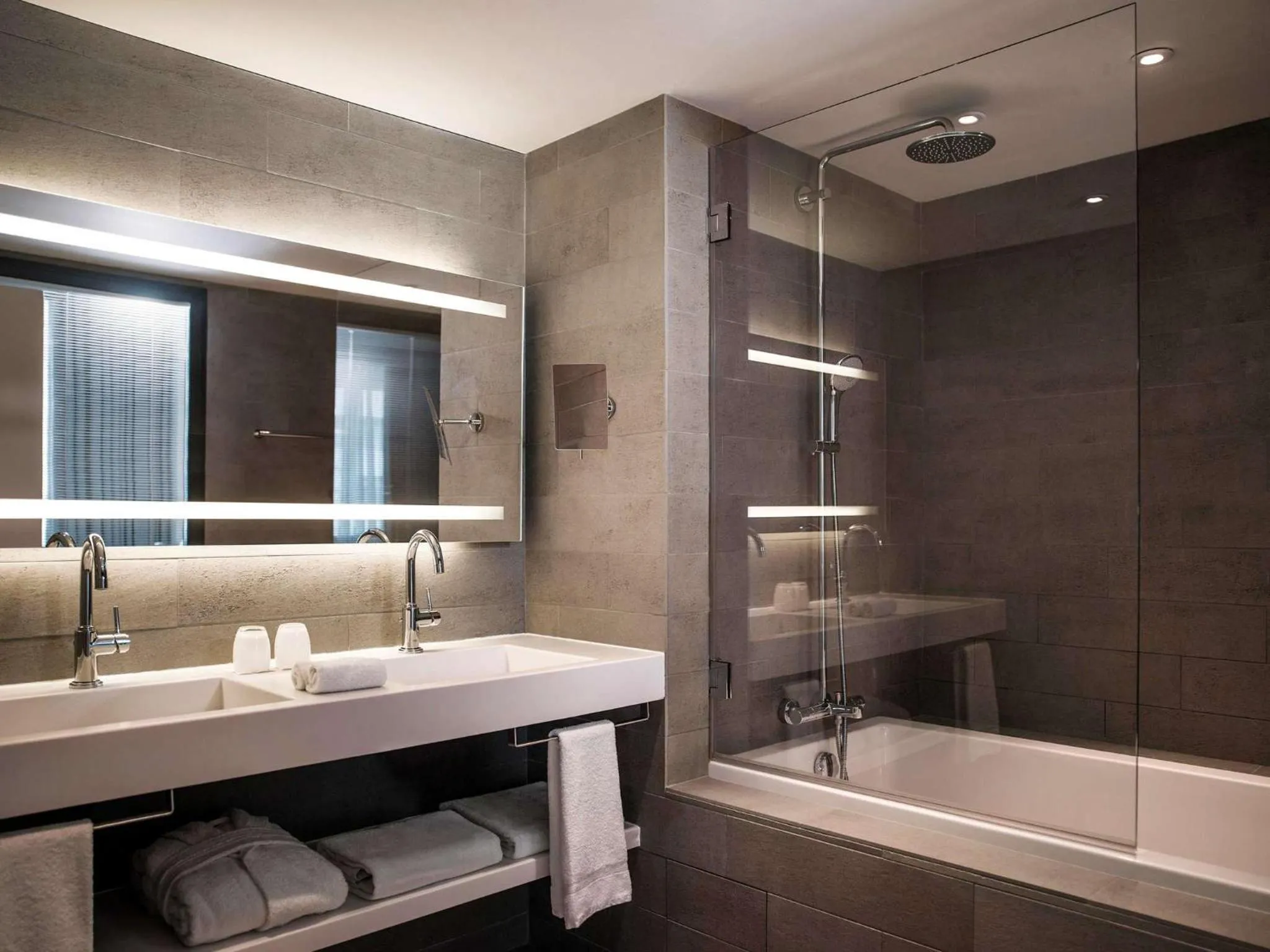 Bathroom in Pullman Paris Tour Eiffel