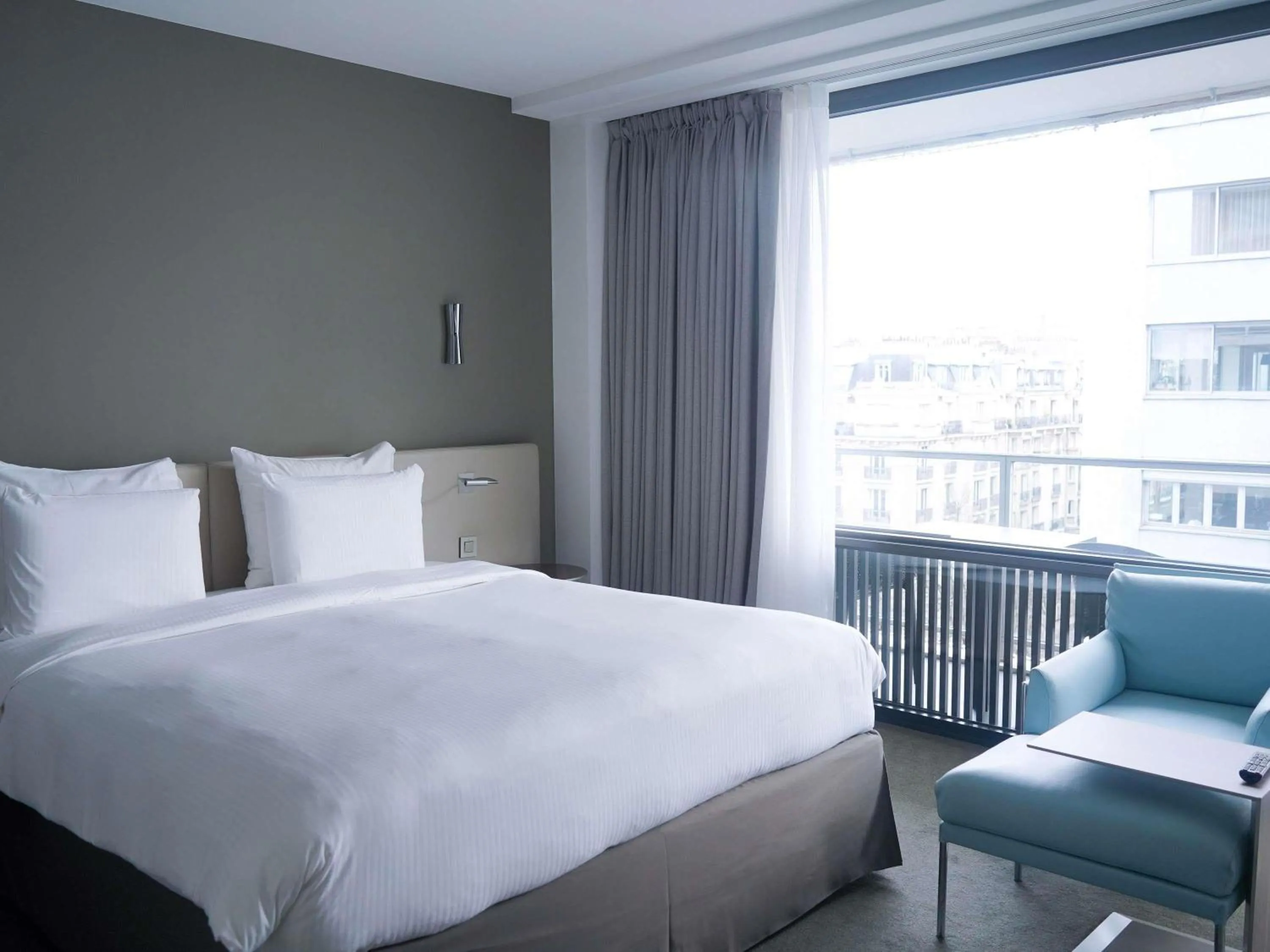 Bedroom, Bed in Pullman Paris Tour Eiffel