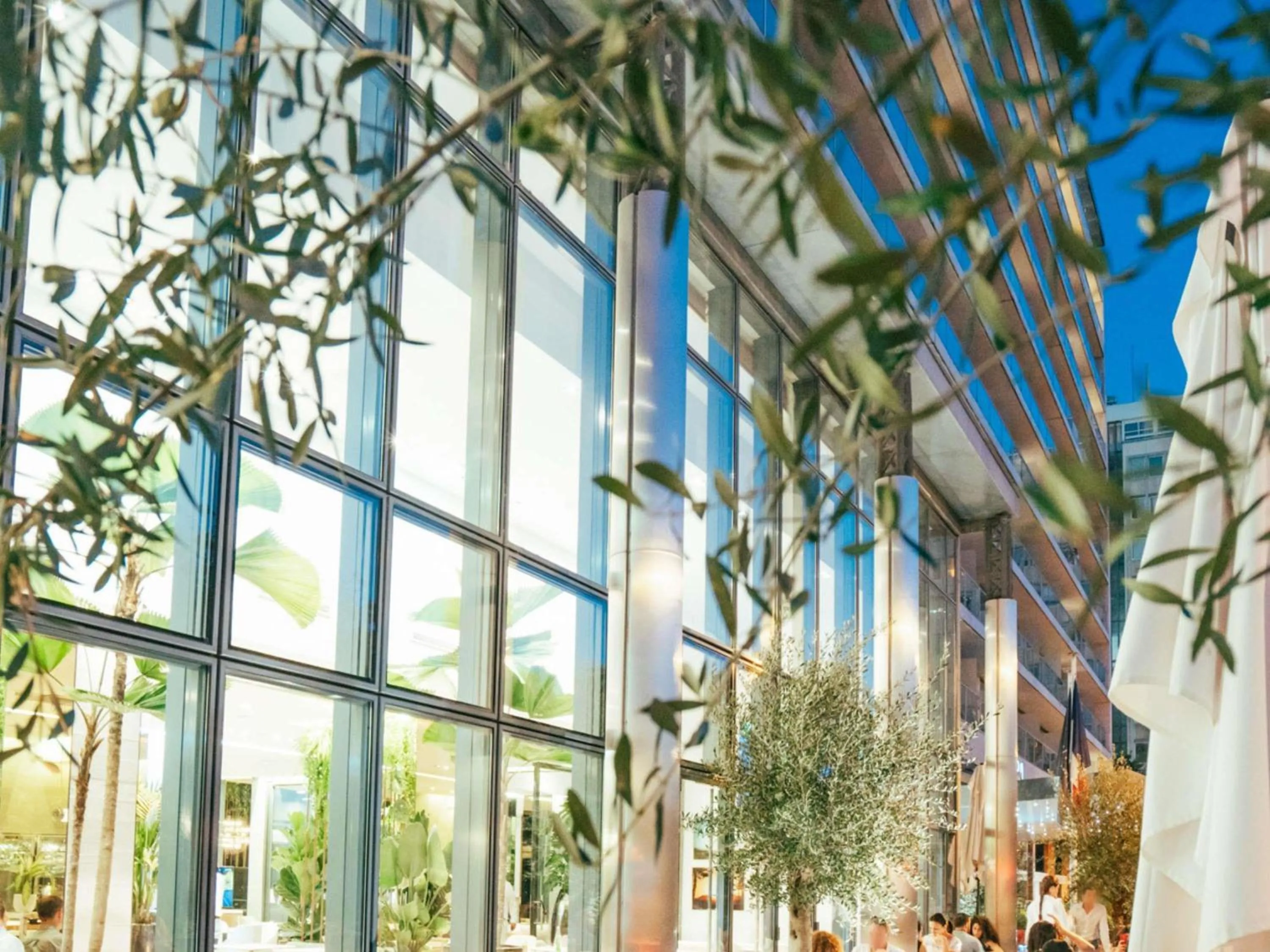 Restaurant/places to eat in Pullman Paris Tour Eiffel