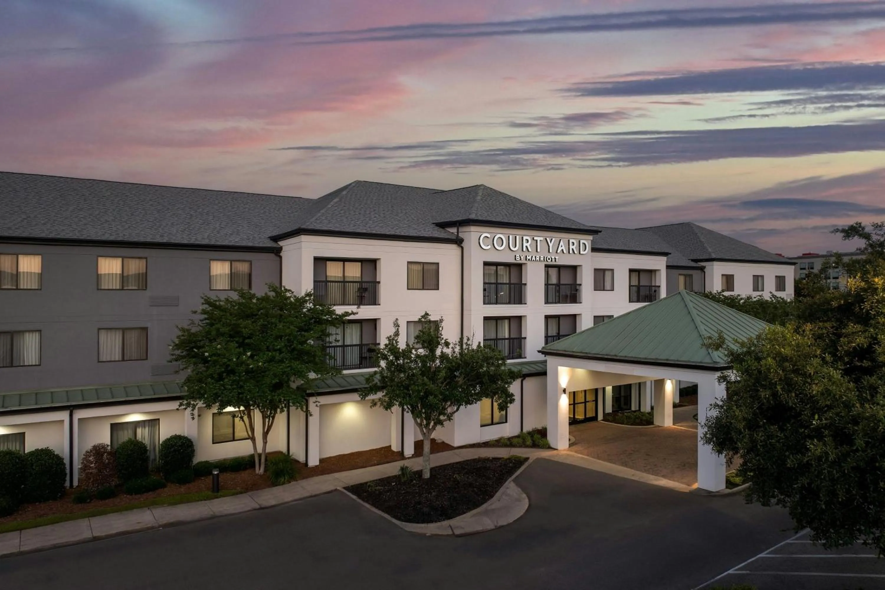Property building in Courtyard by Marriott Hattiesburg