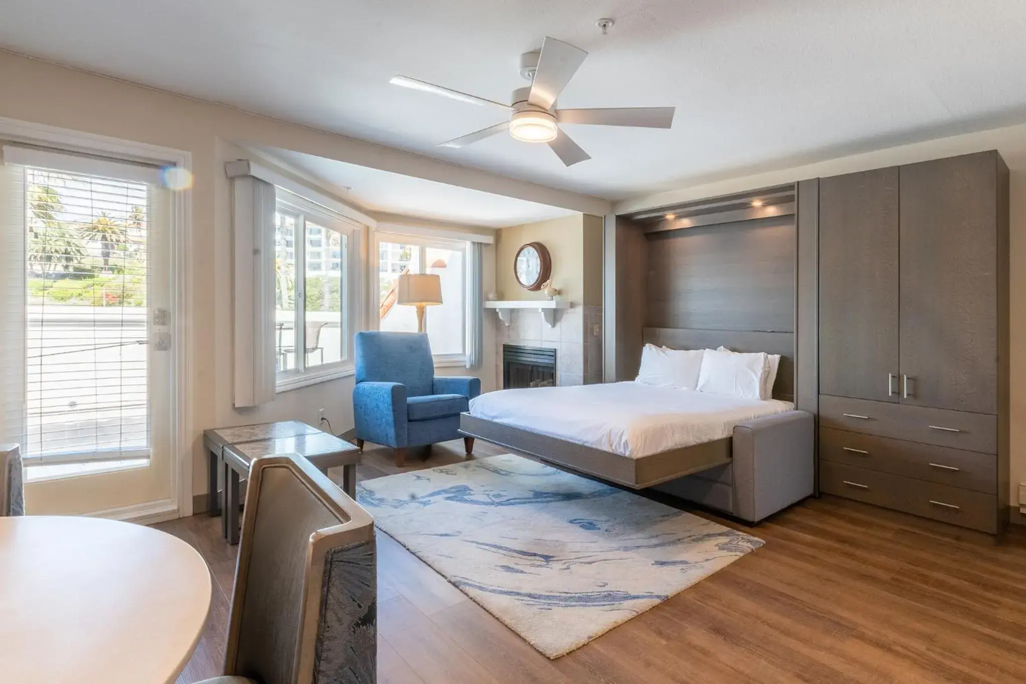 Living room, Bed in San Clemente Cove Resort Living room, Bed in San Clemente Cove Resort