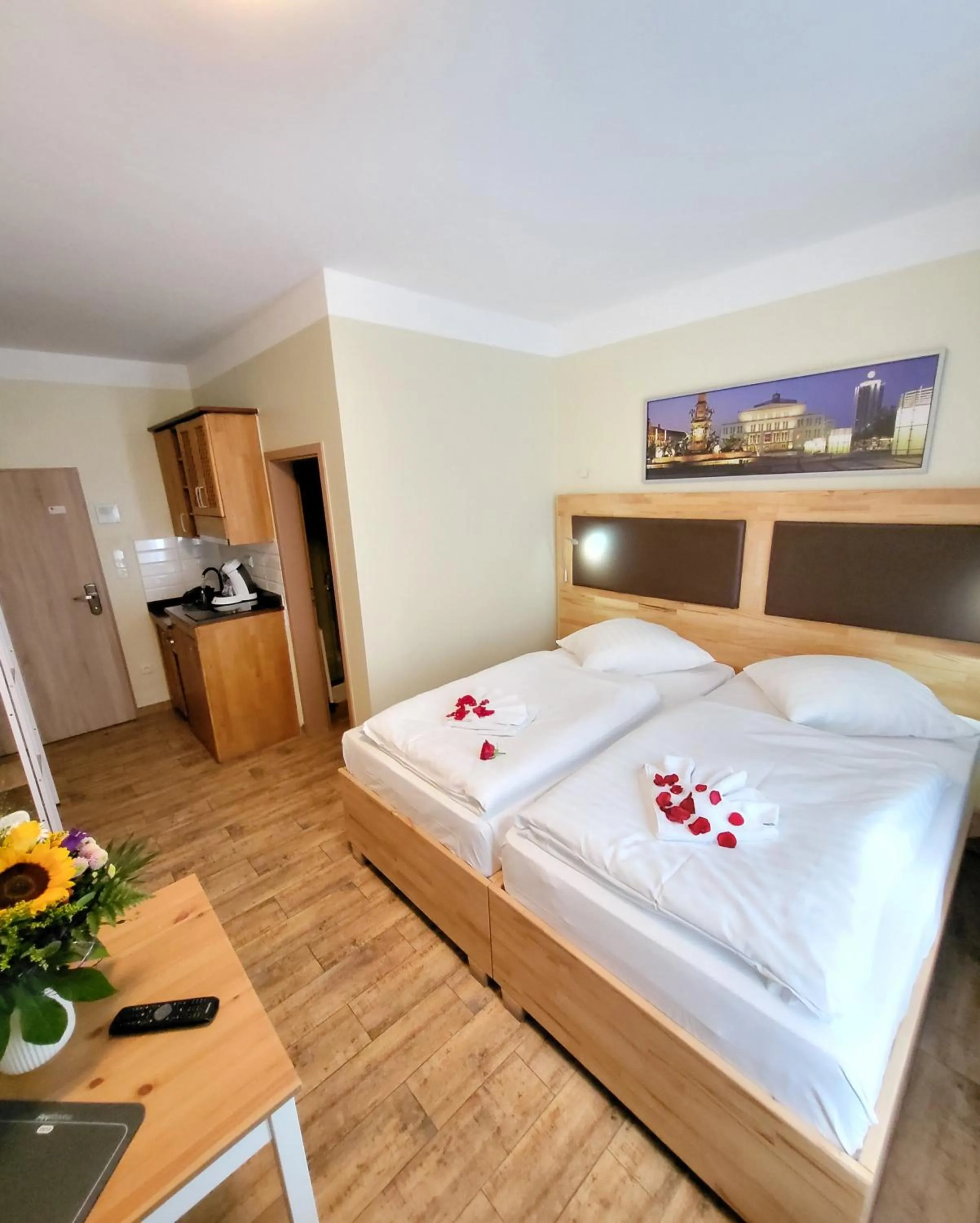 Photo of the whole room, Bed in Marcel Apartments Leipzig