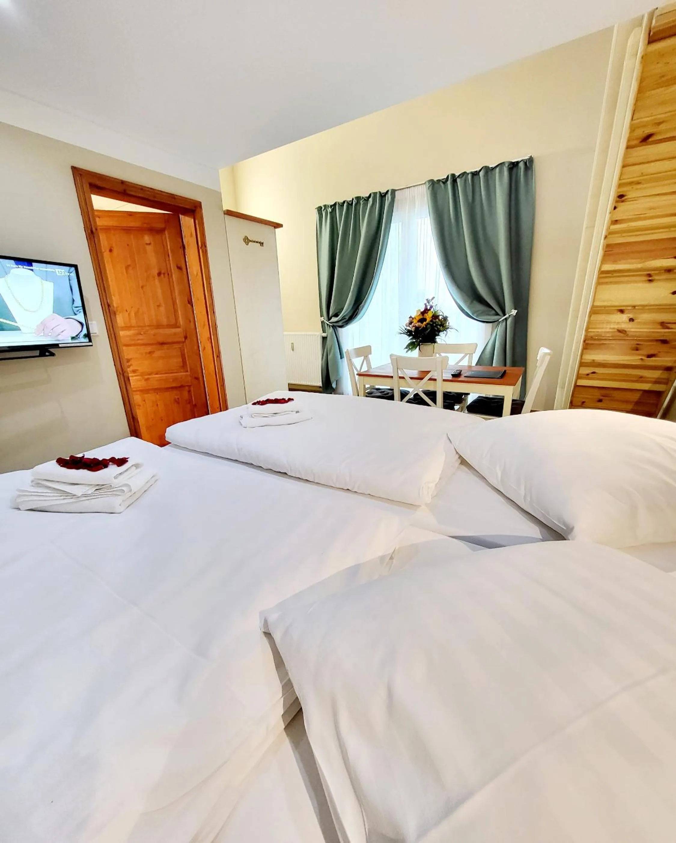 Photo of the whole room, Bed in Marcel Apartments Leipzig