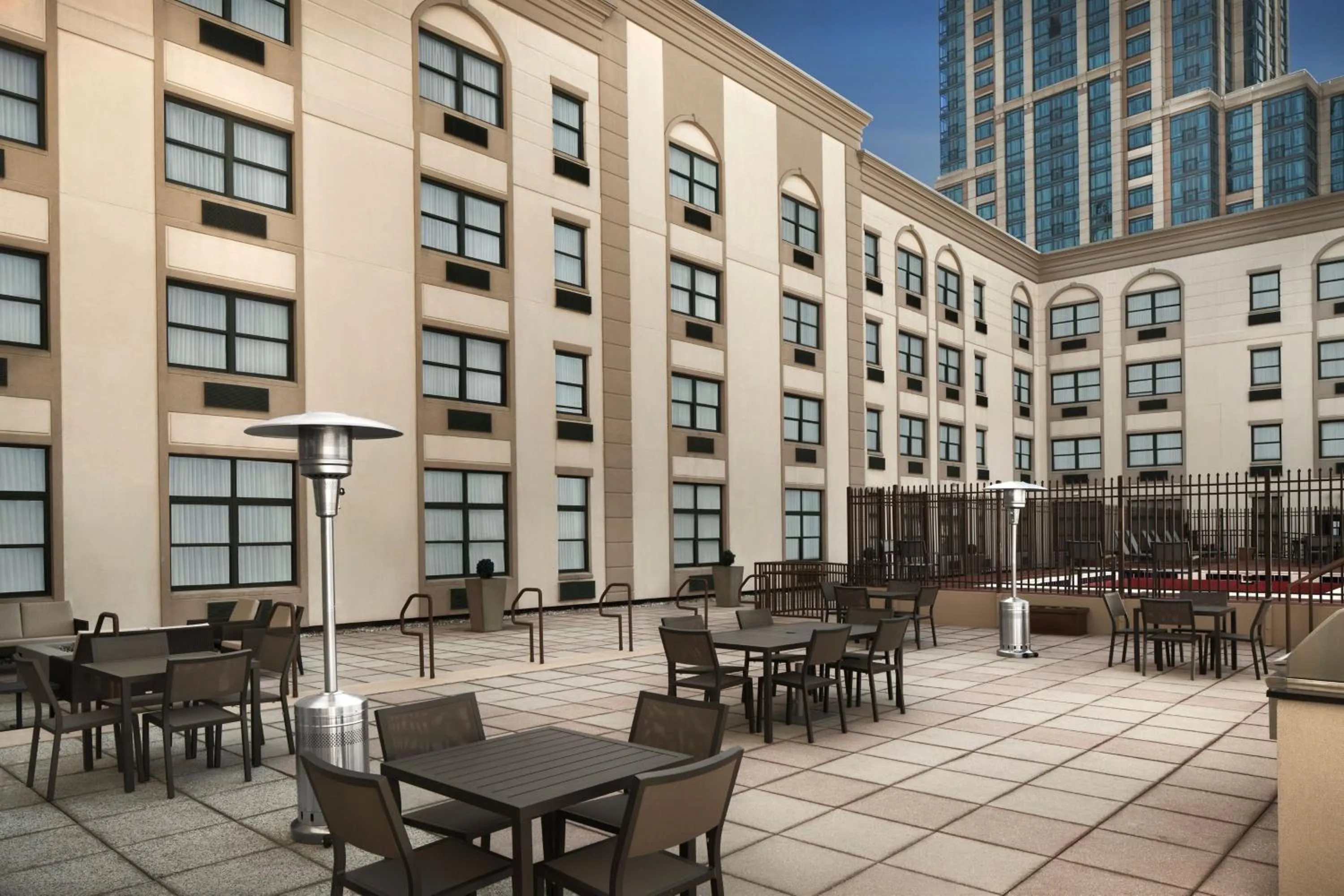 Swimming pool in Residence Inn New Rochelle