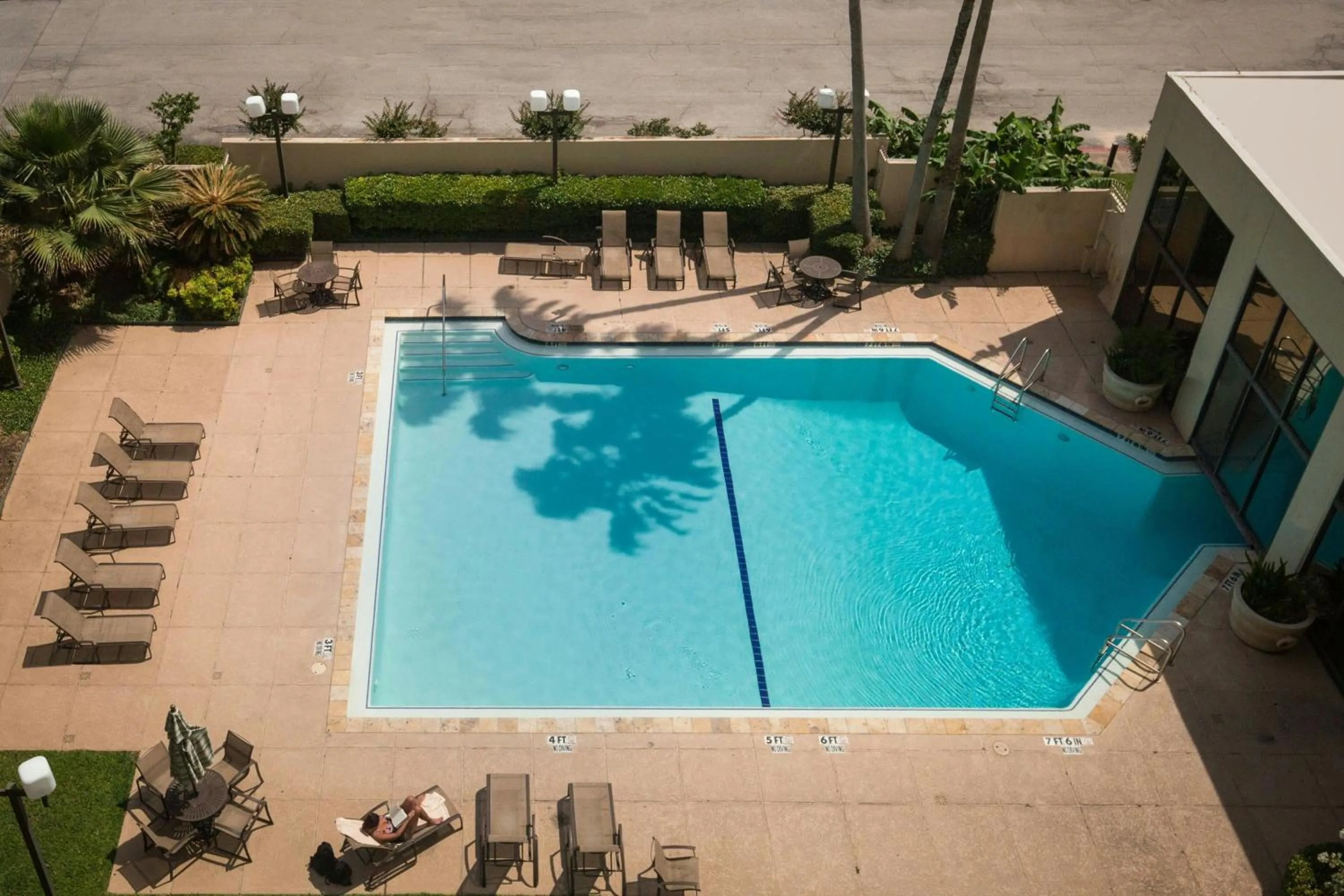 Swimming pool in Houston Marriott Westchase