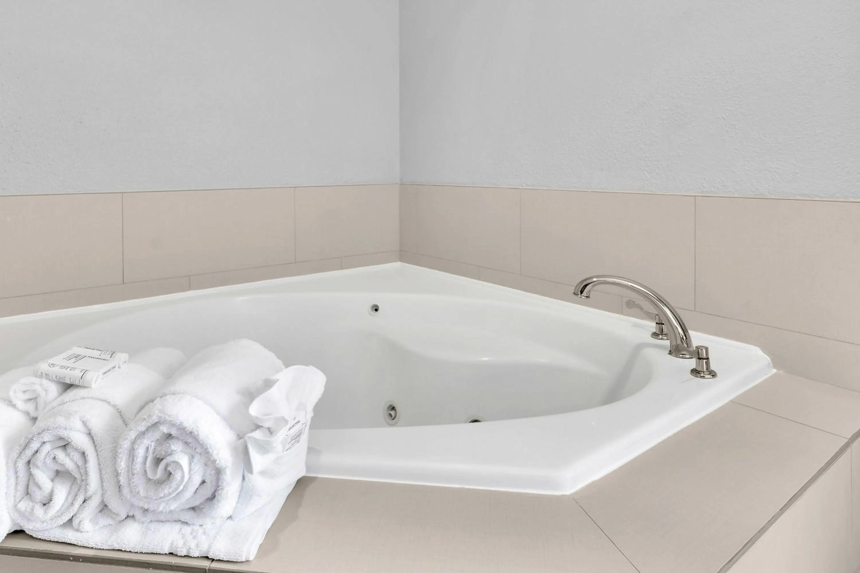 Swimming pool in SpringHill Suites by Marriott Tarrytown Westchester County