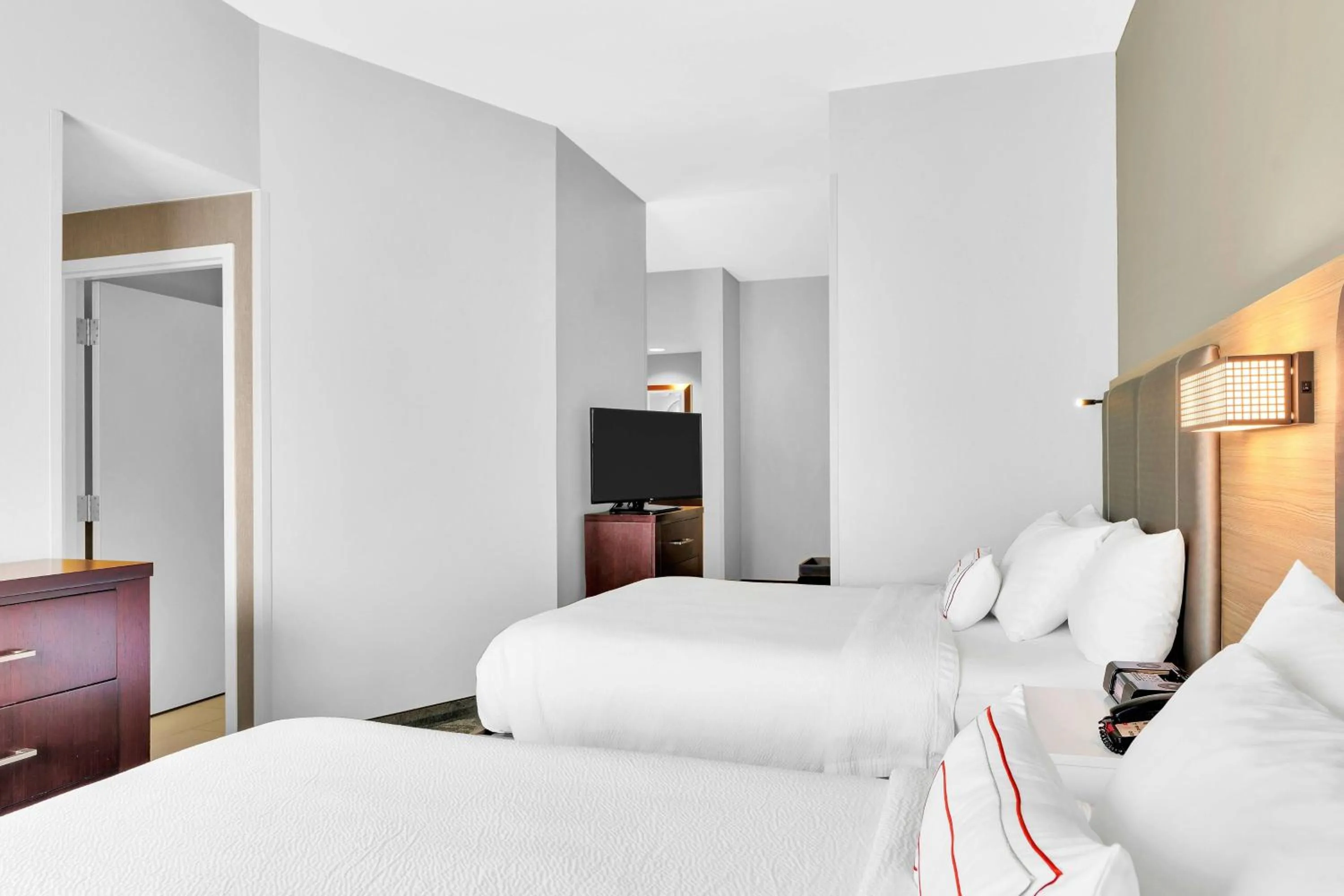 Photo of the whole room, Bed in SpringHill Suites by Marriott Tarrytown Westchester County