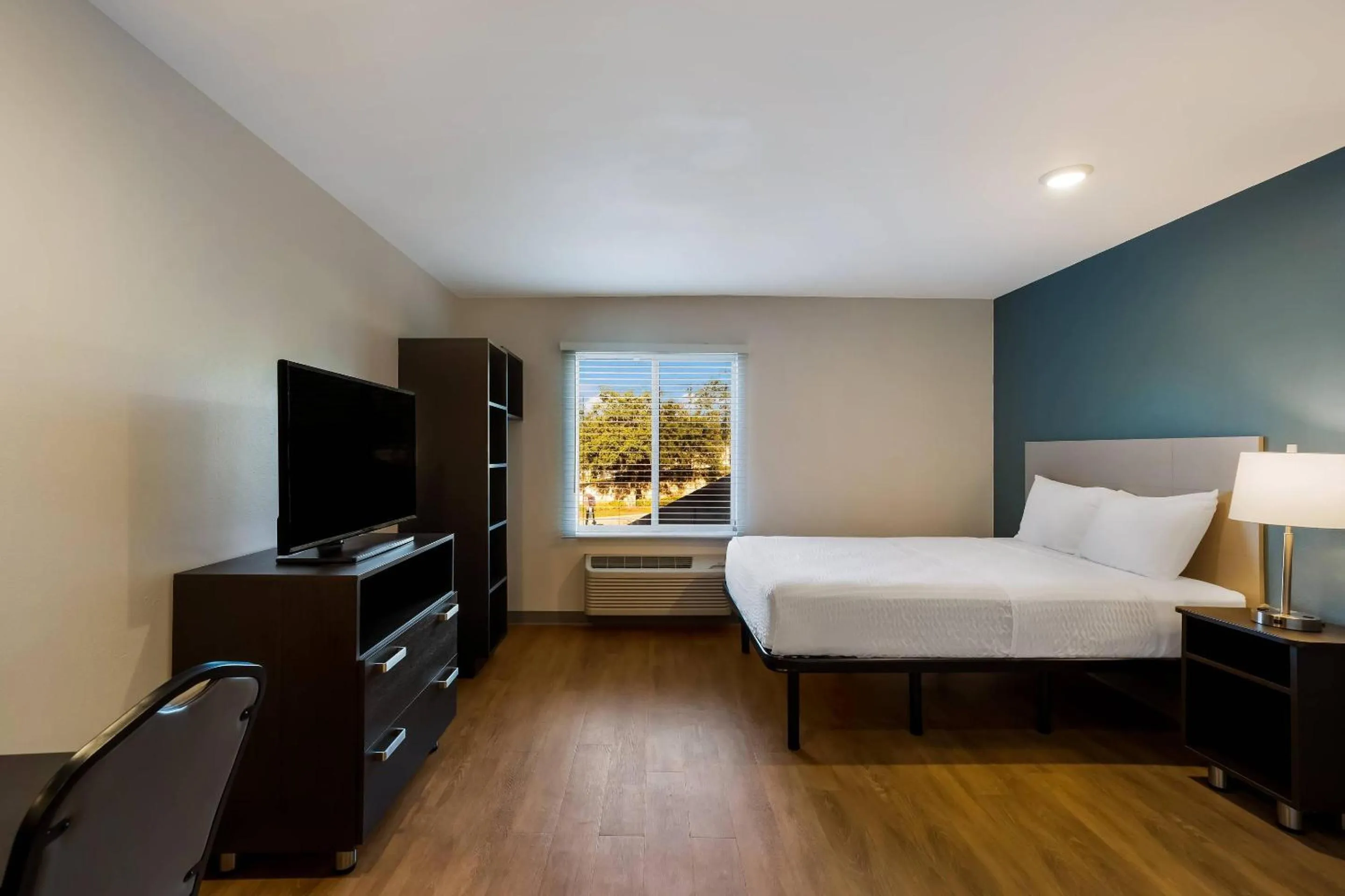 Bedroom, Bed in WoodSpring Suites Orlando West - Clermont