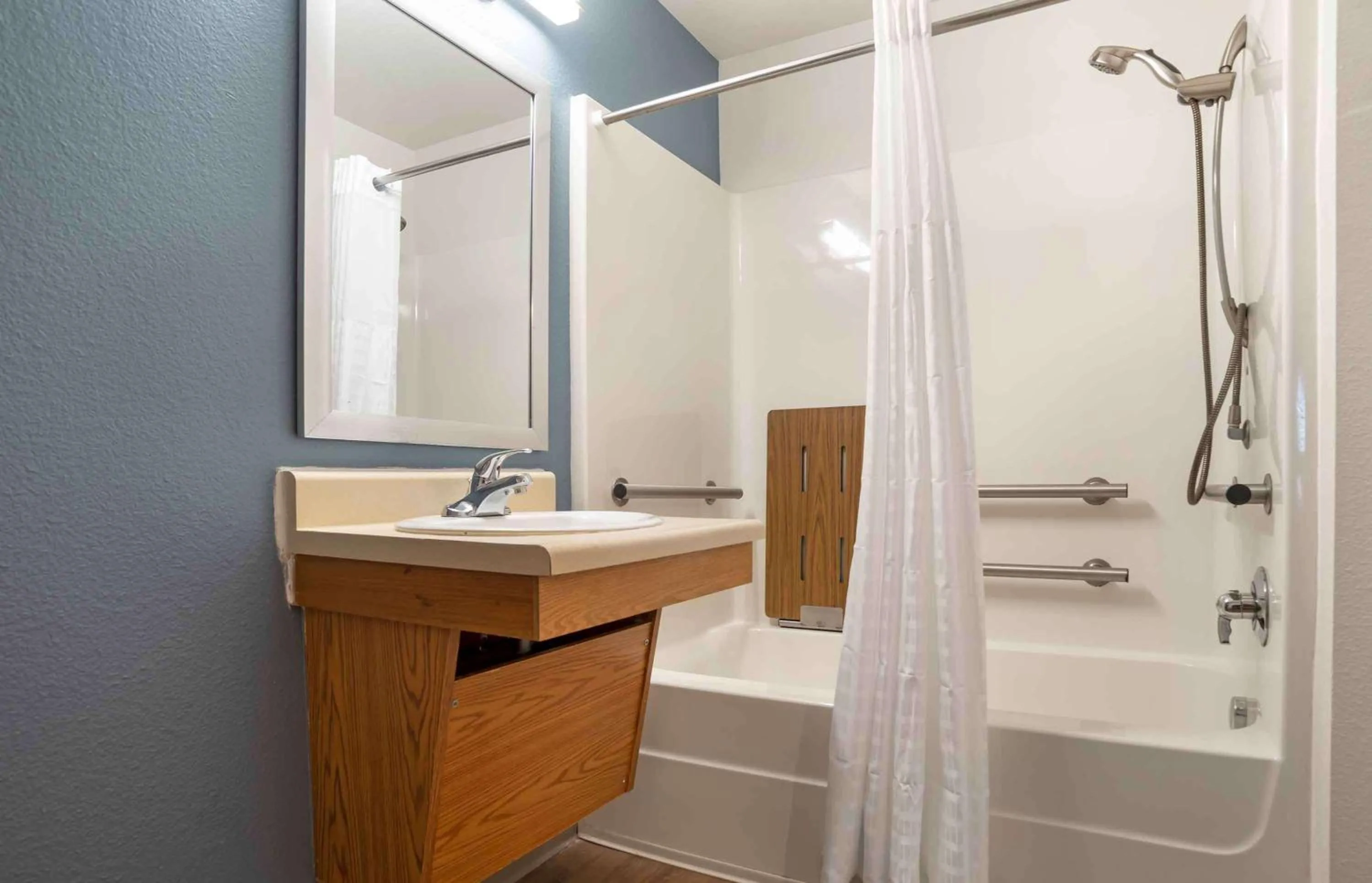 Bathroom in Extended Stay America Select Suites - Orlando - East