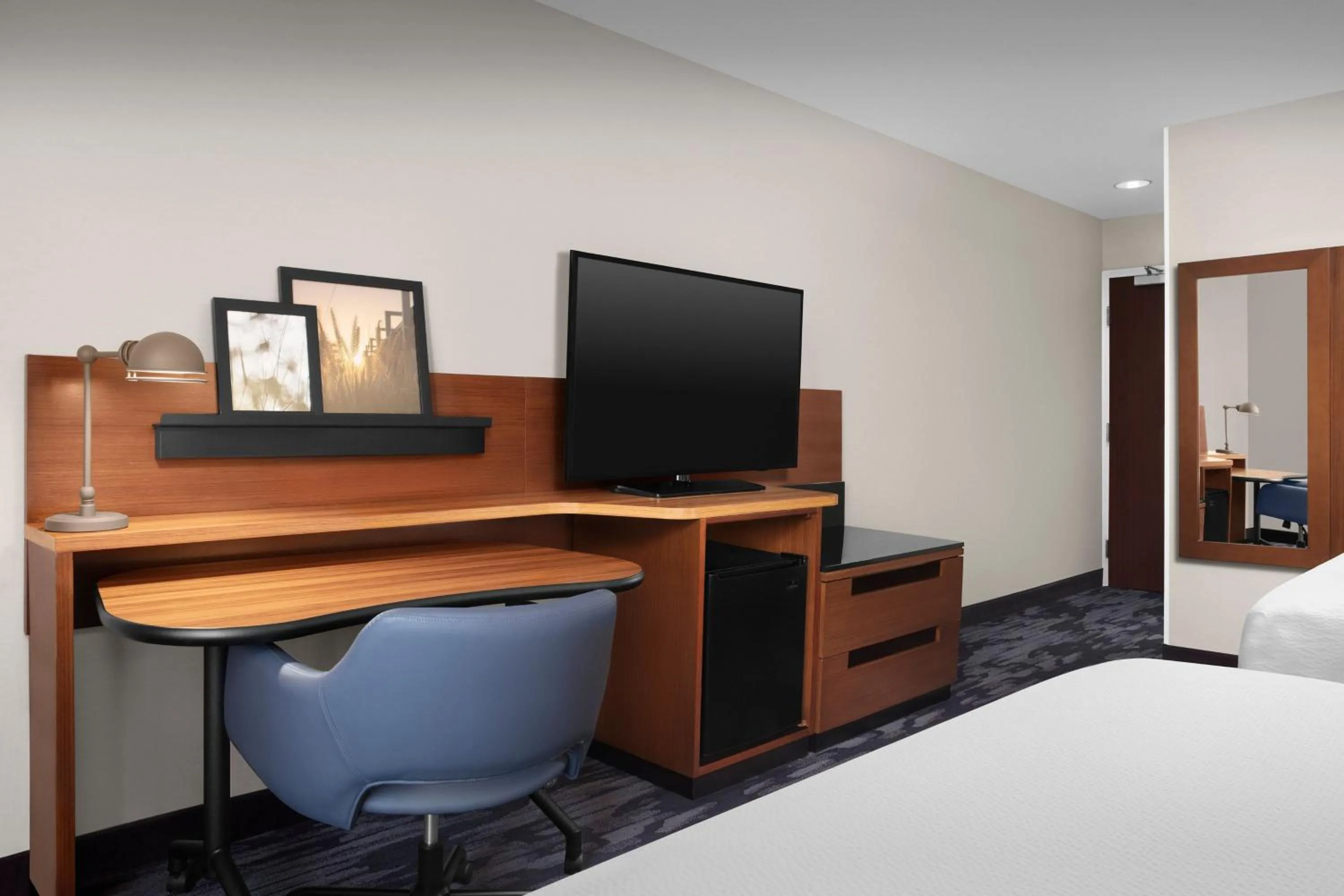 Photo of the whole room, Bed in Fairfield Inn & Suites Dulles Airport