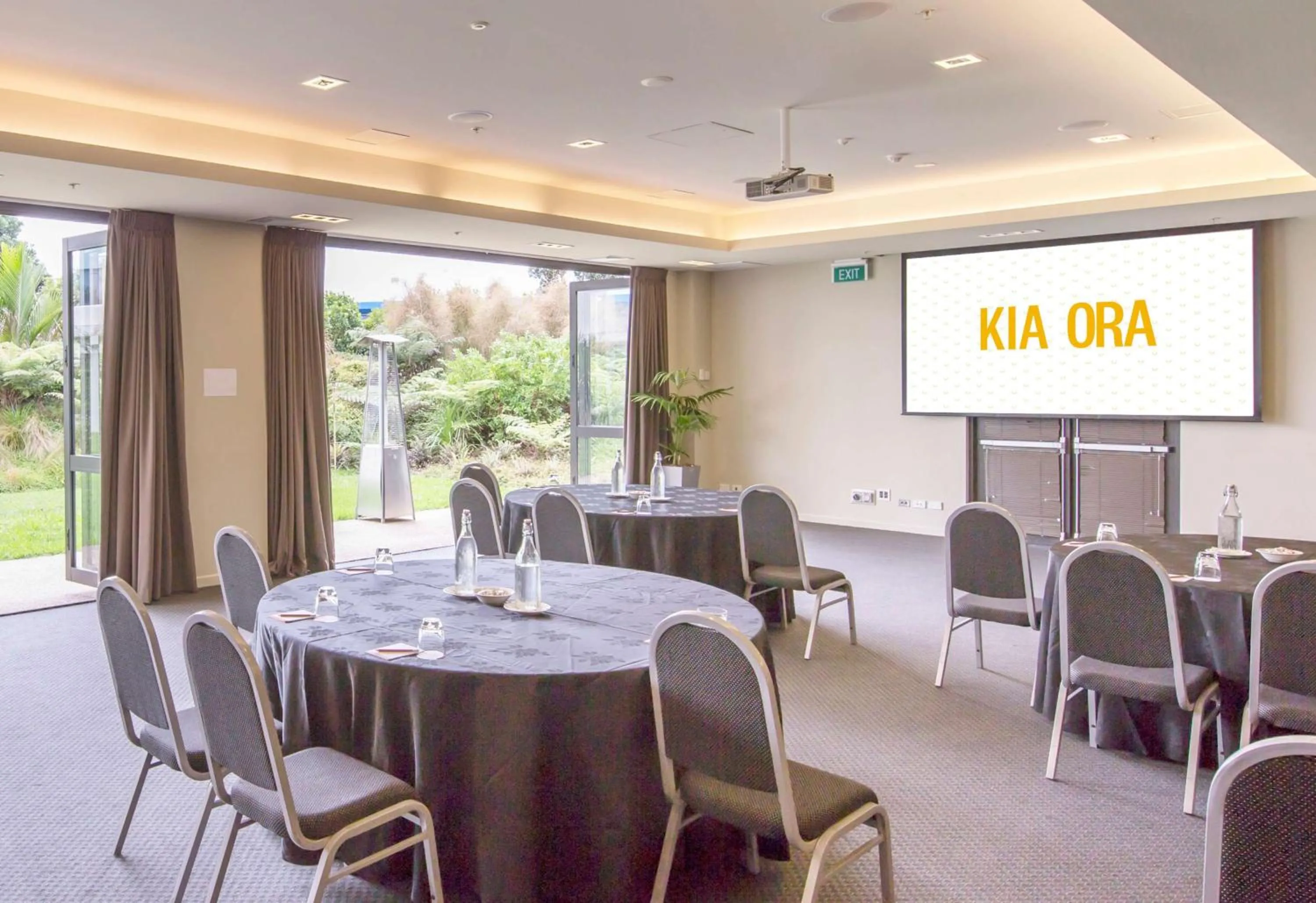 Restaurant/places to eat in Sudima Auckland Airport