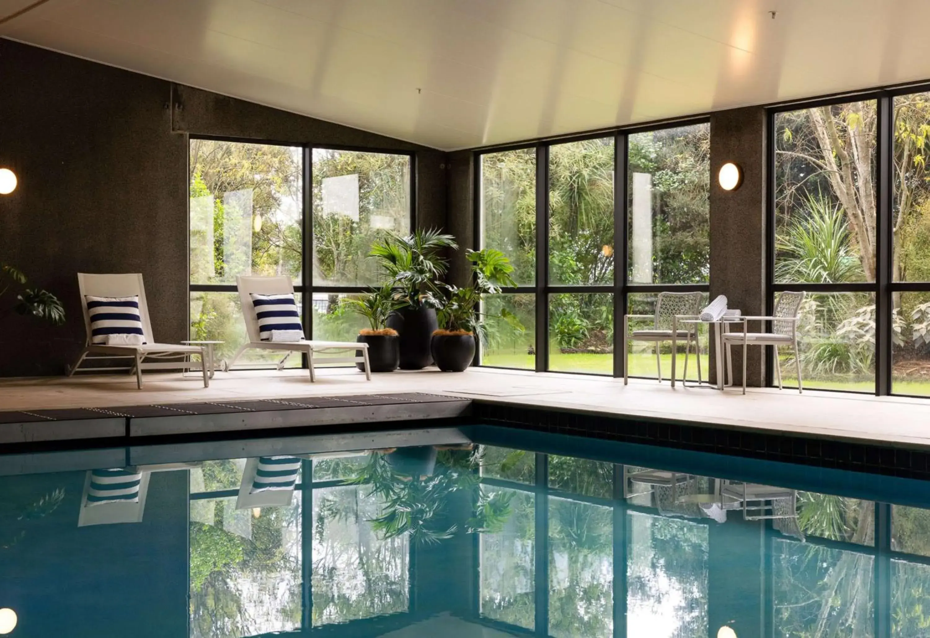 Pool view in Sudima Auckland Airport Pool view in Sudima Auckland Airport