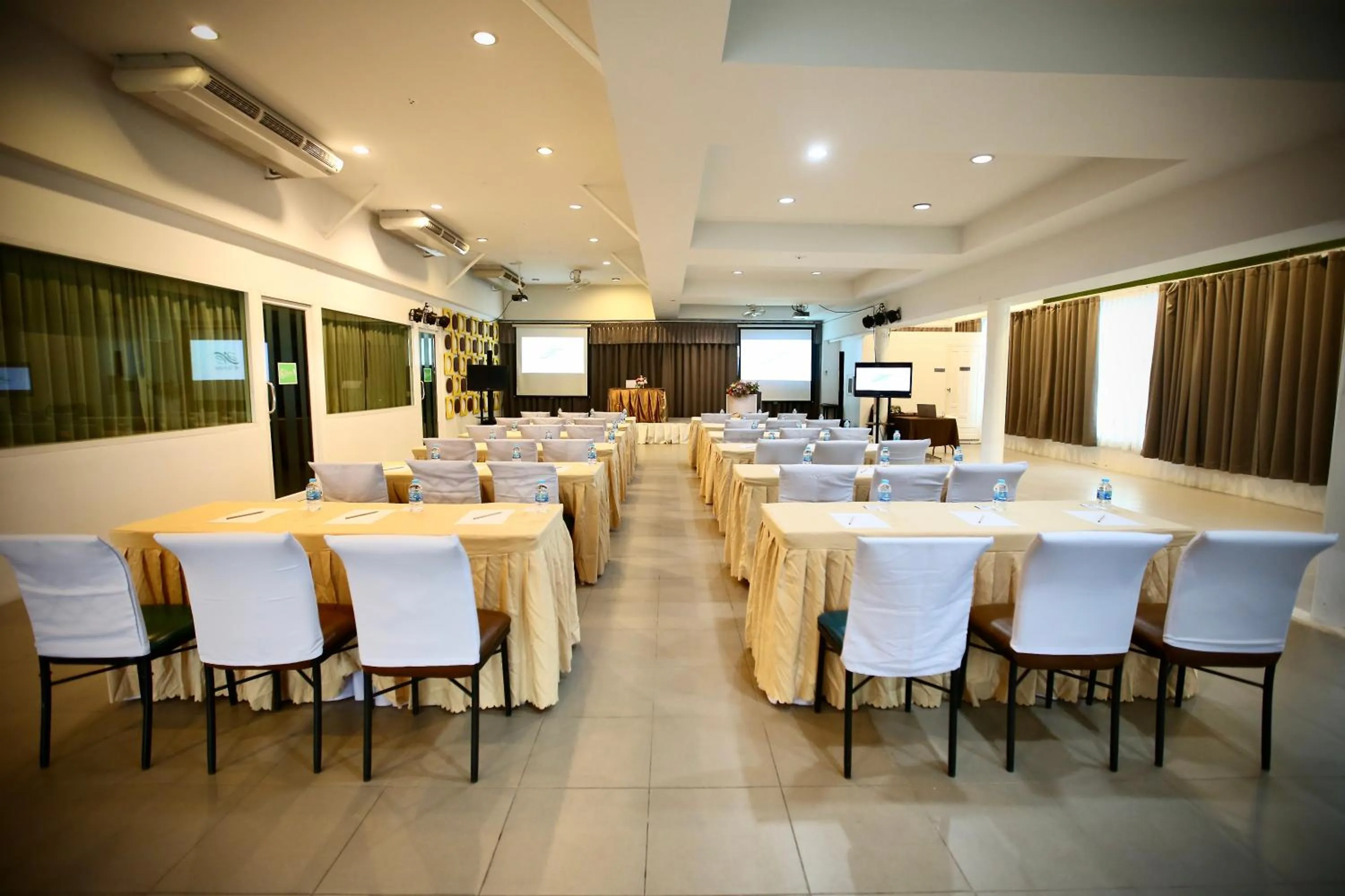 Banquet/Function facilities in A-Te Chumphon Hotel - SHA Plus