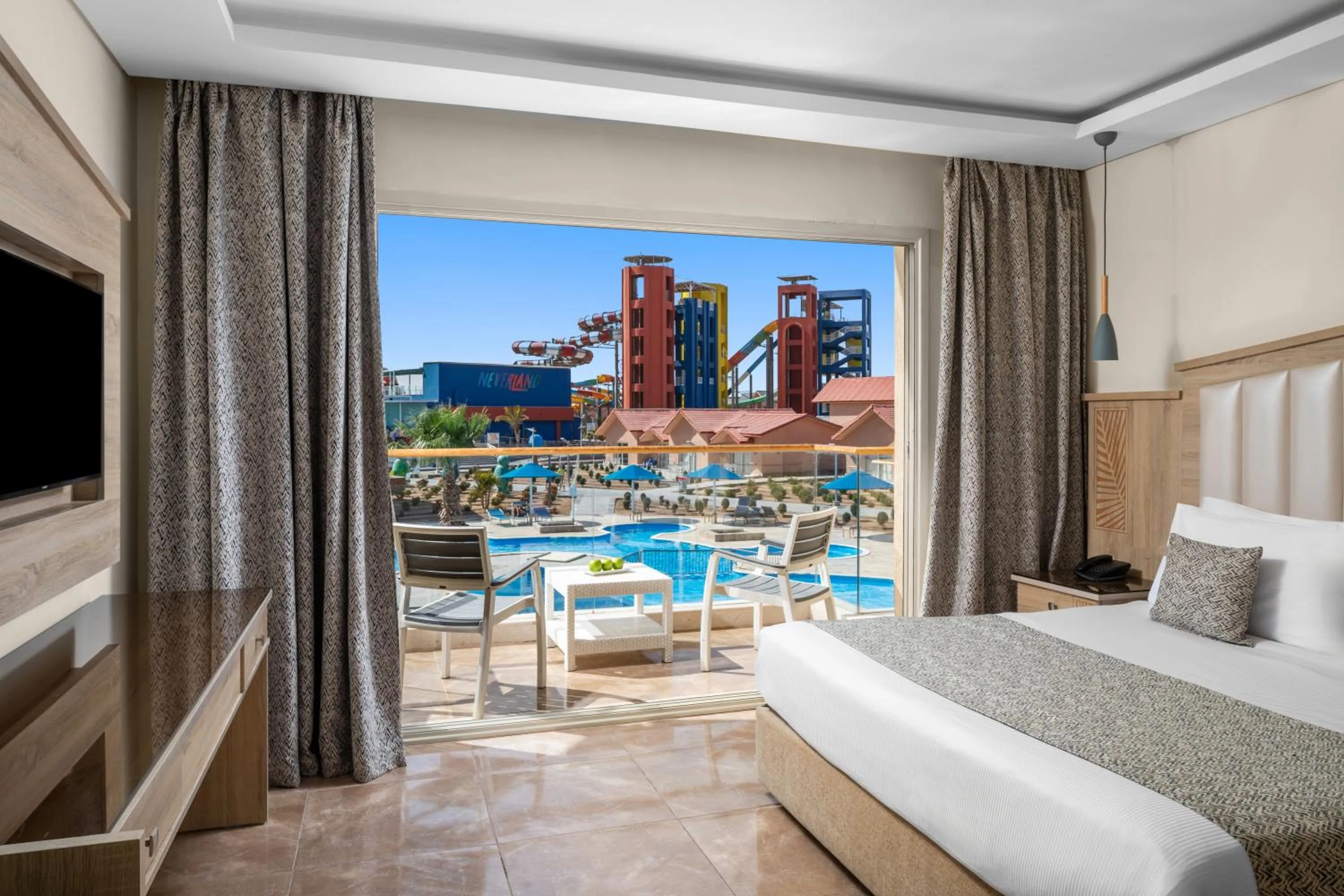 TV and multimedia, Bed in Pickalbatros Jungle Aqua Park - Neverland Hurghada