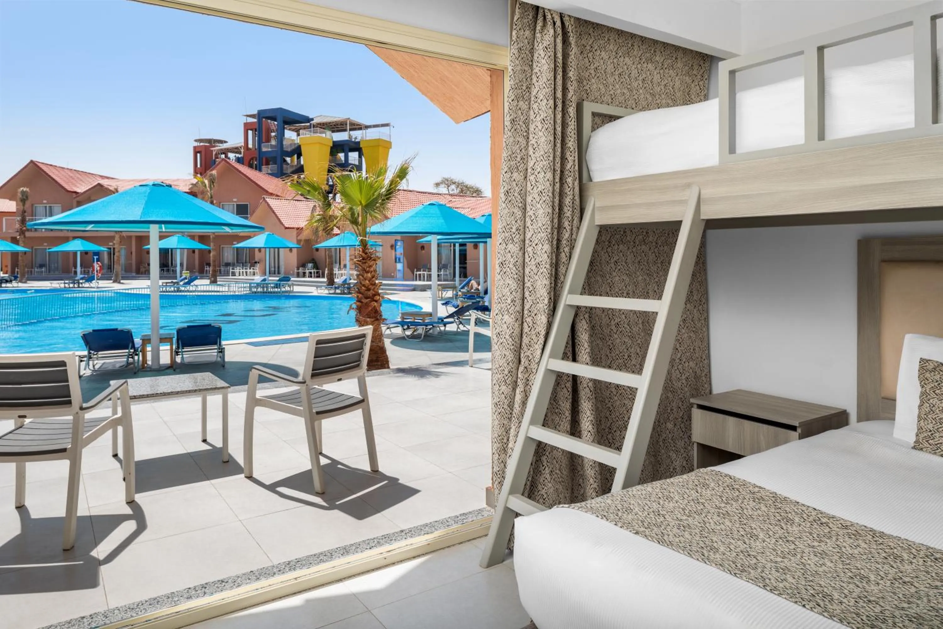 Bedroom, Bed in Pickalbatros Jungle Aqua Park - Neverland Hurghada