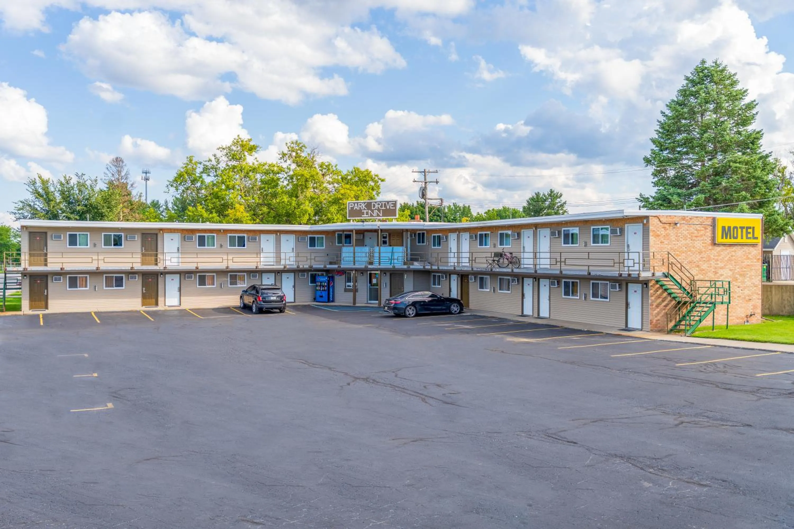 Property building in Park Drive Inn