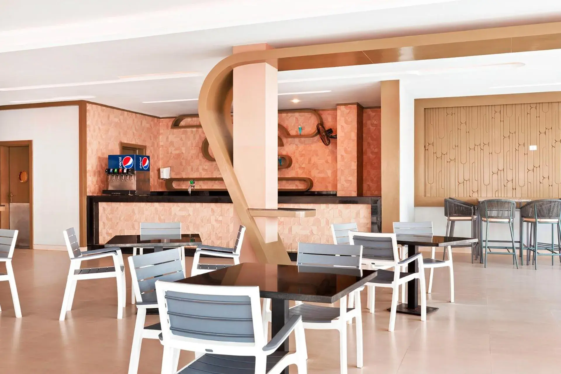 Lounge or bar, Restaurant/Places to Eat in Pickalbatros Aqua Blu Resort - Hurghada