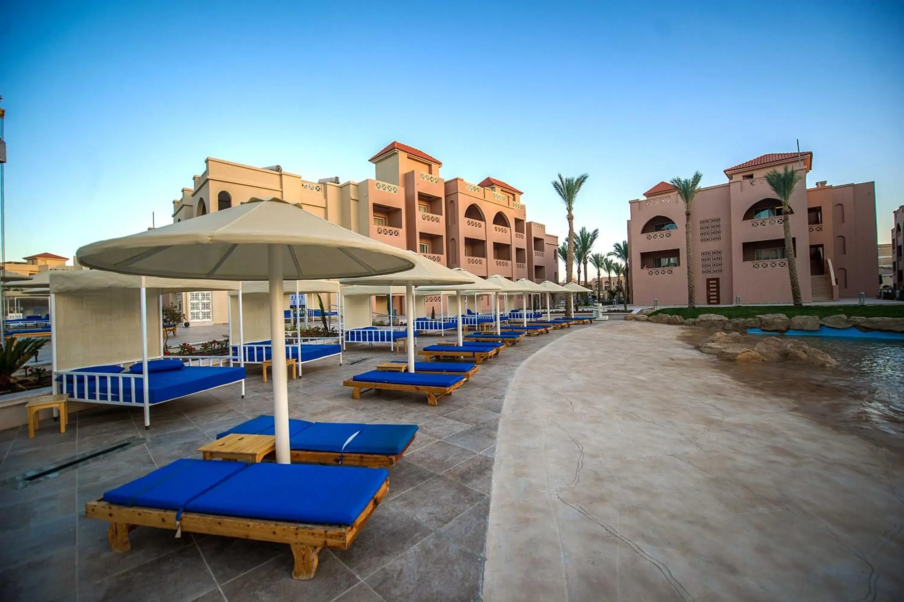 Property building, Swimming Pool in Pickalbatros Aqua Blu Resort - Hurghada