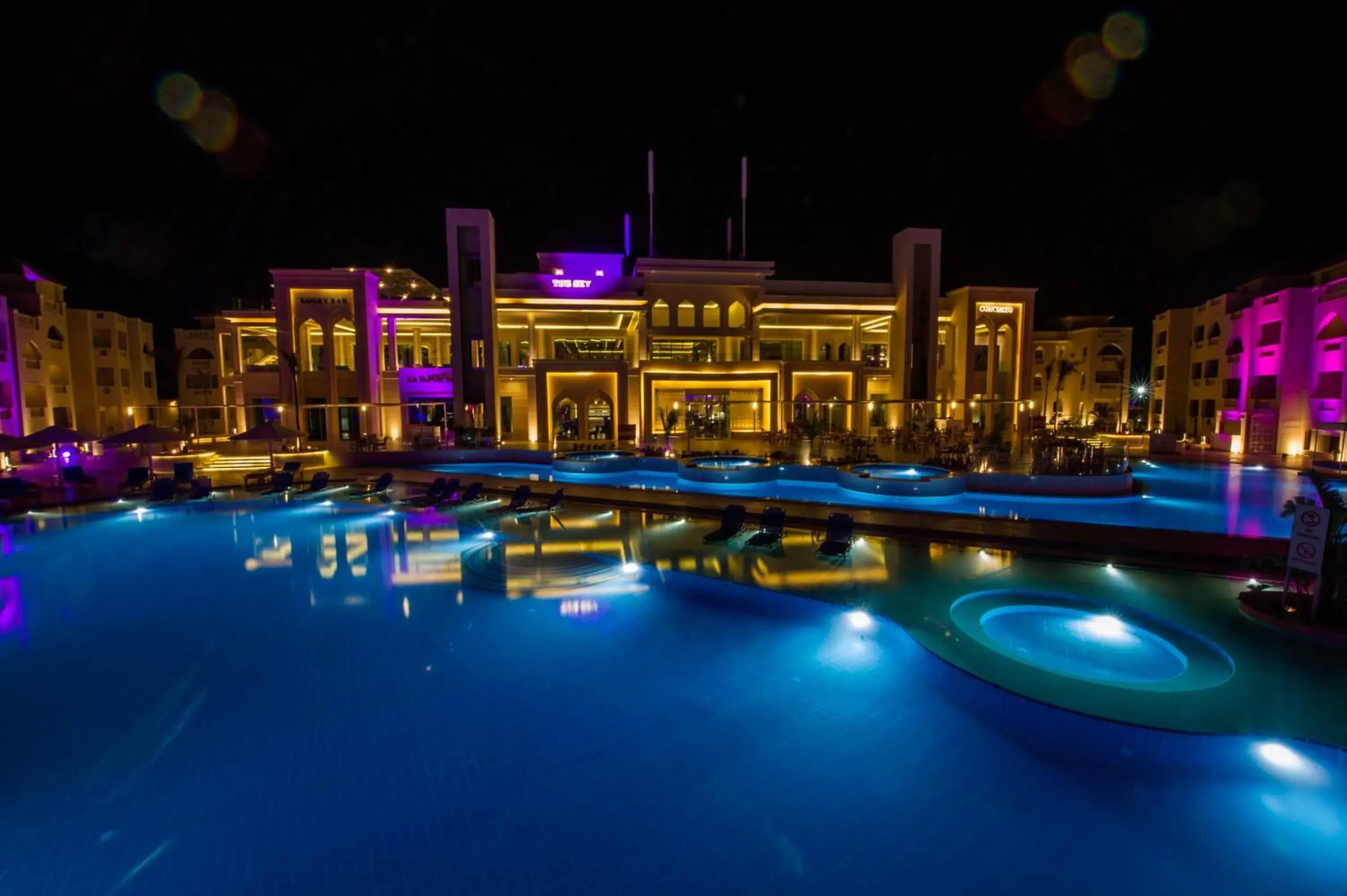 Property building, Swimming Pool in Pickalbatros Aqua Blu Resort - Hurghada