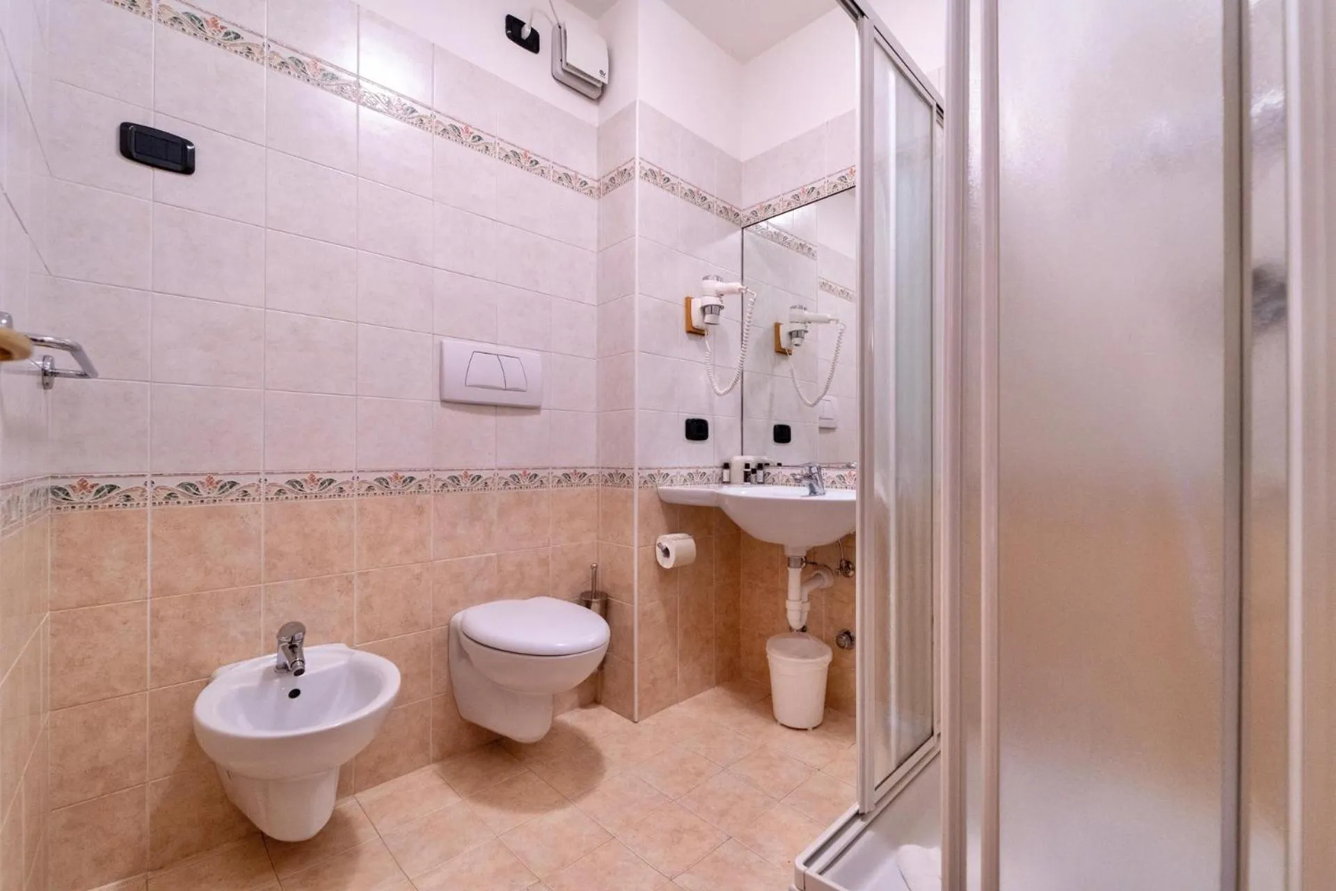 Shower in Hotel Primula