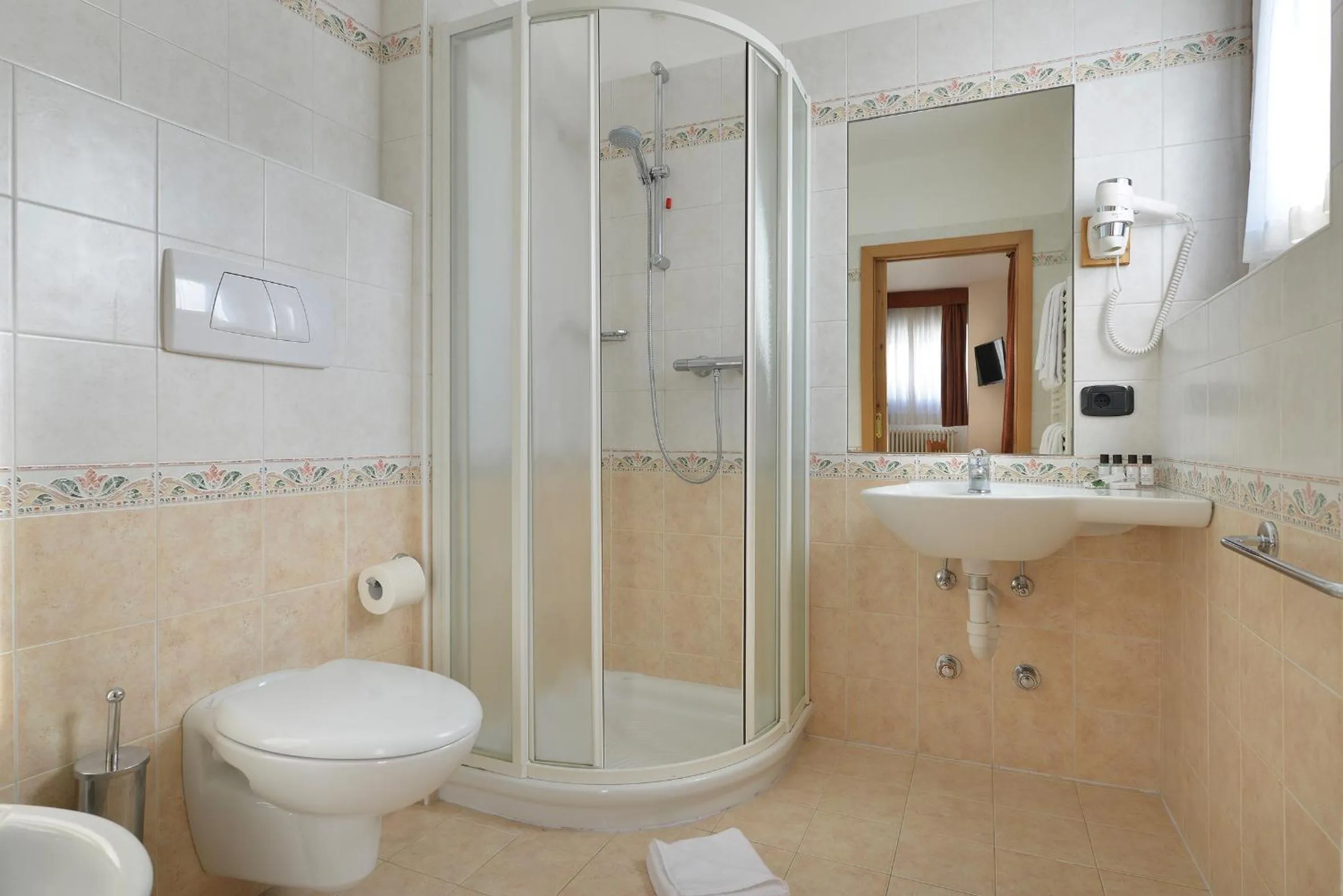 Shower in Hotel Primula