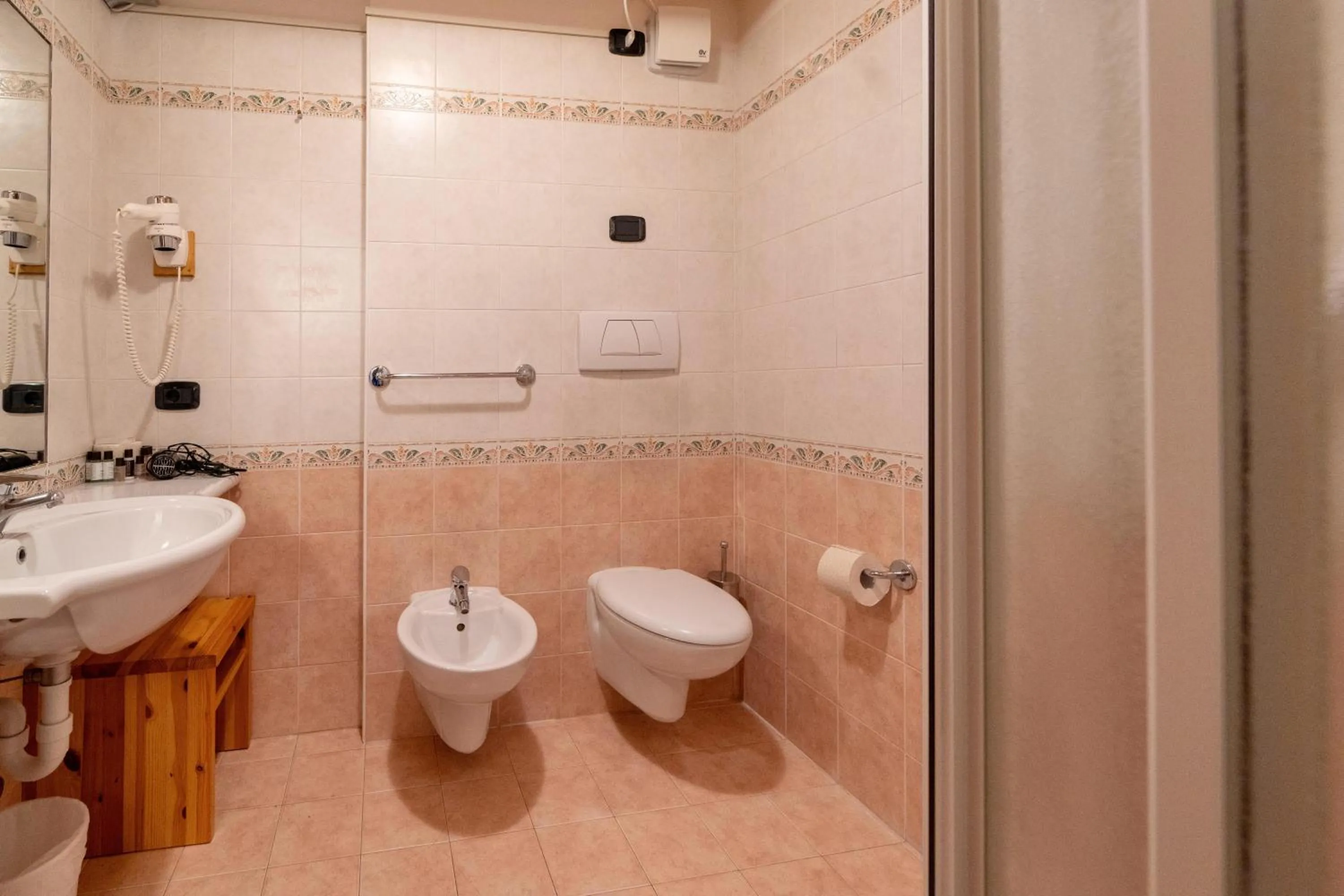 Shower in Hotel Primula