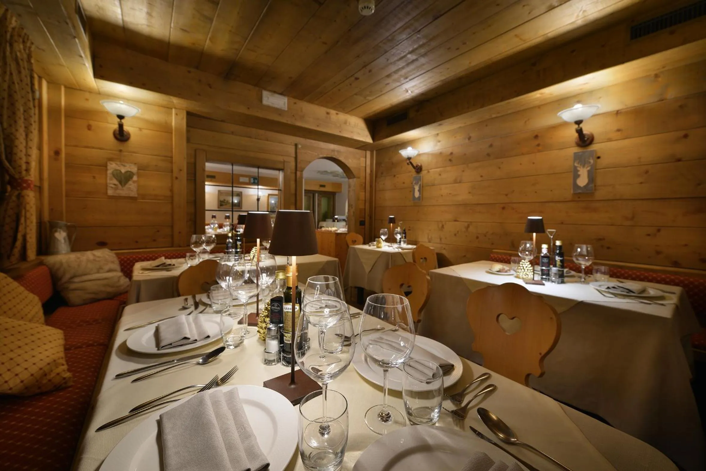 Restaurant/places to eat in Hotel Primula
