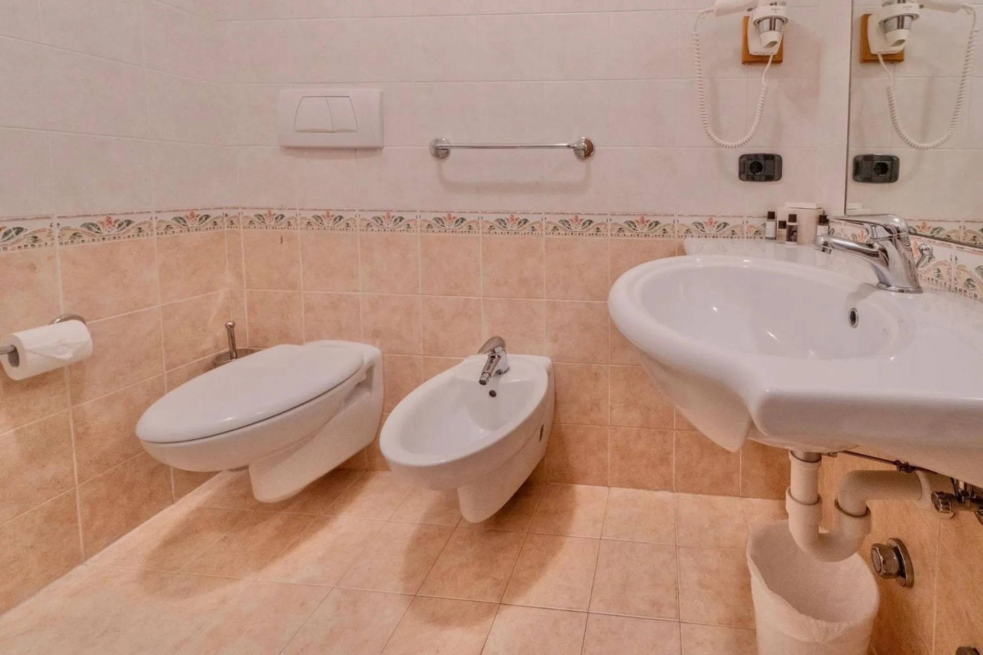 Shower in Hotel Primula