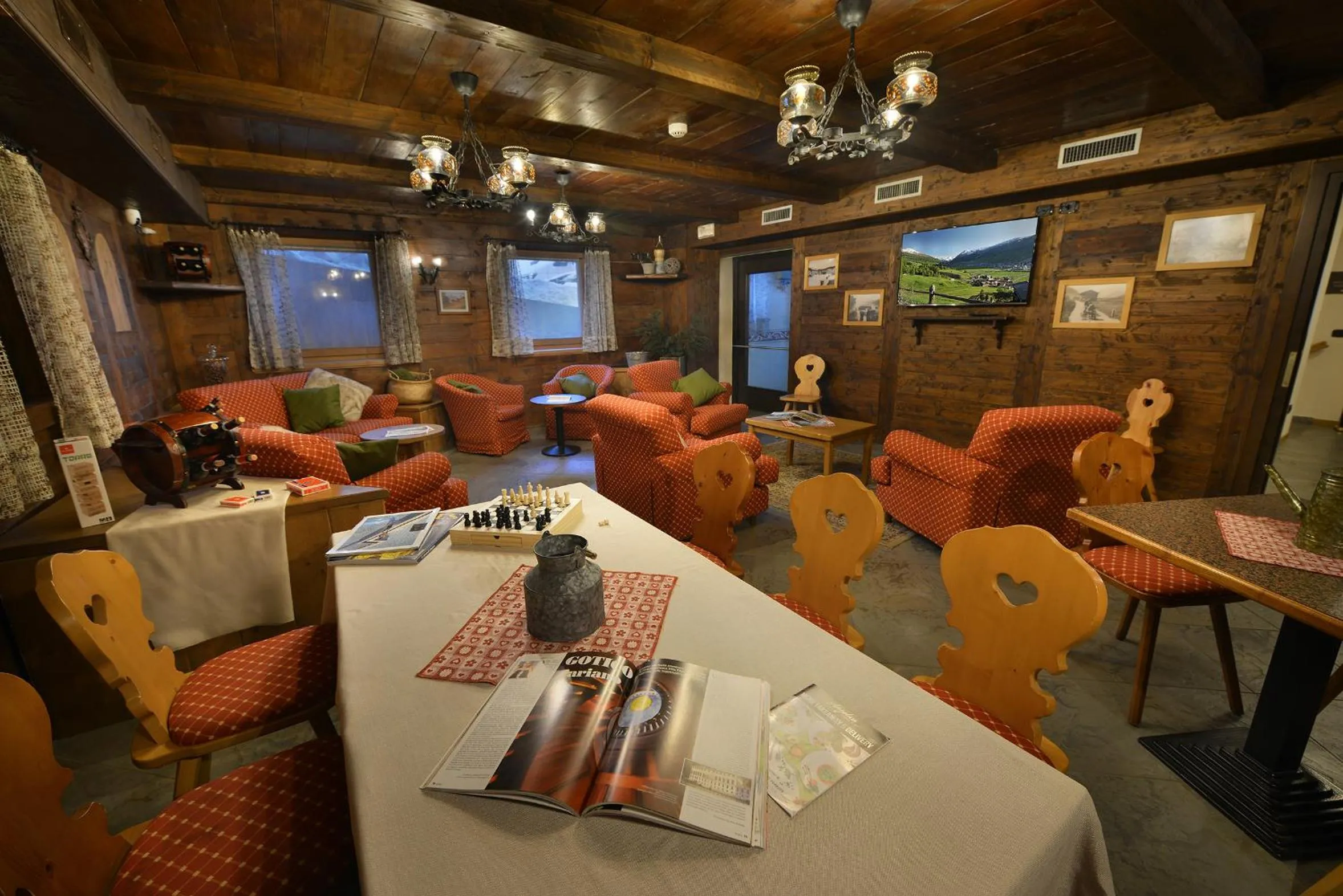 Communal lounge/ TV room in Hotel Primula