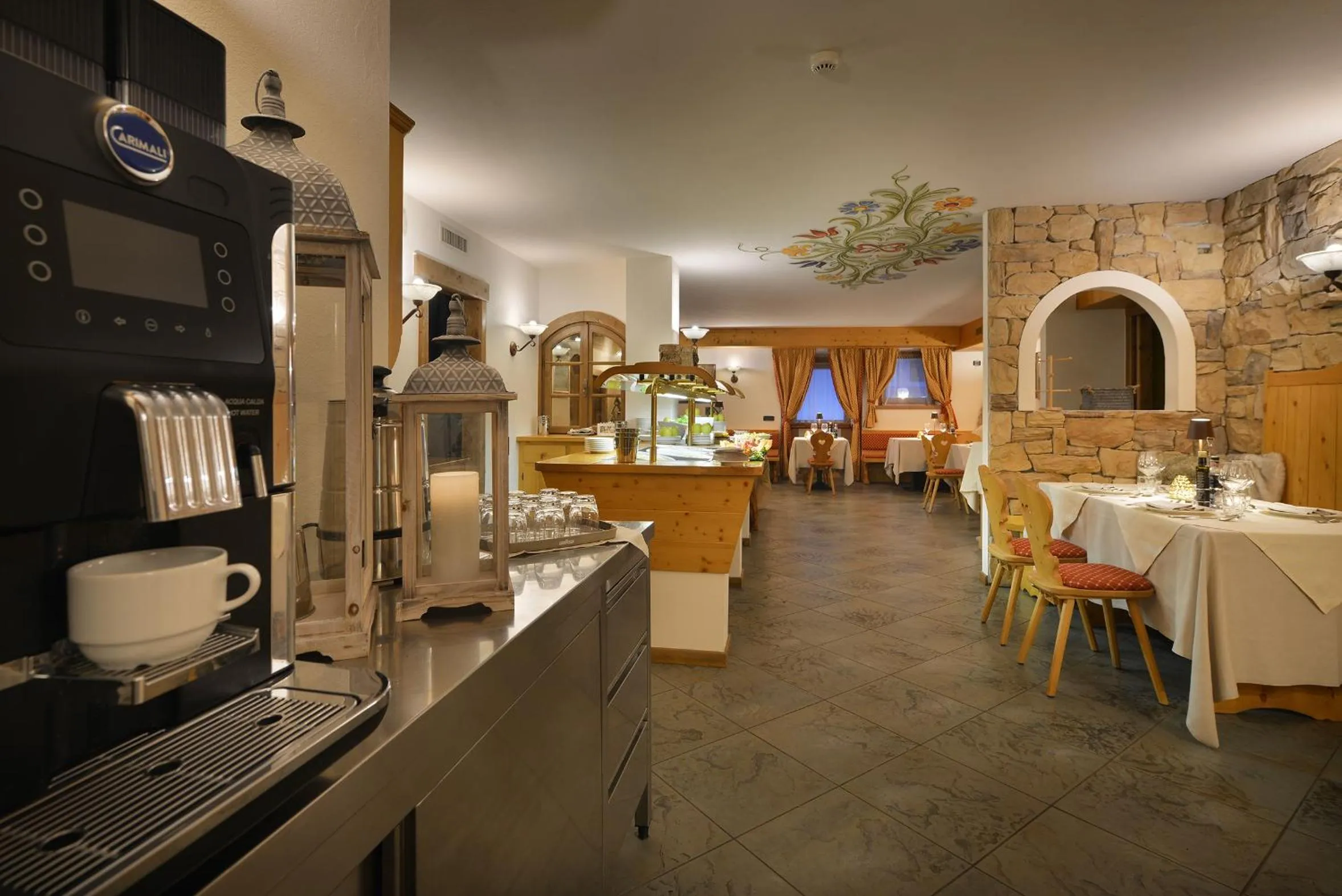 Restaurant/places to eat in Hotel Primula