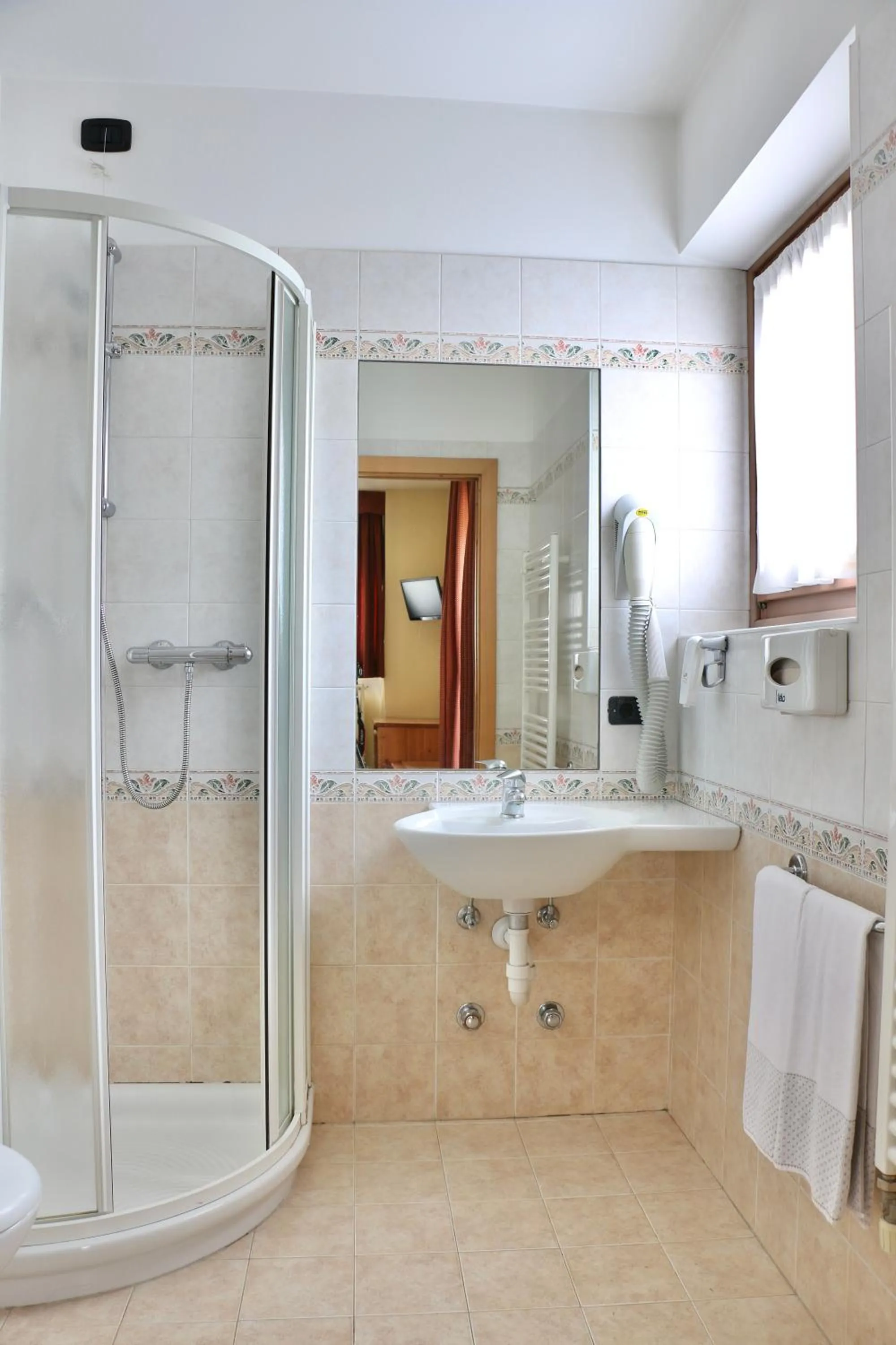 Shower in Hotel Primula