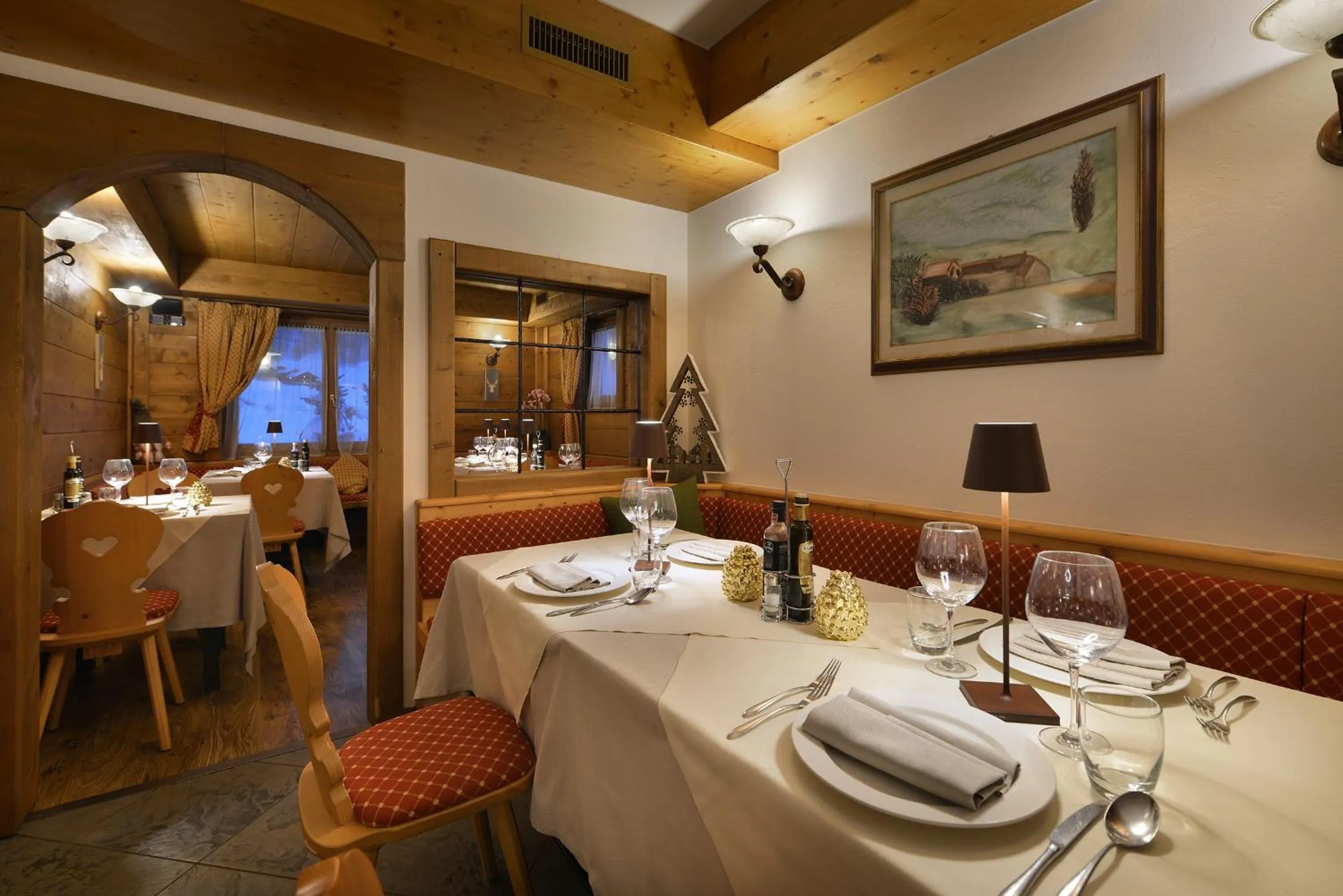 Restaurant/places to eat in Hotel Primula
