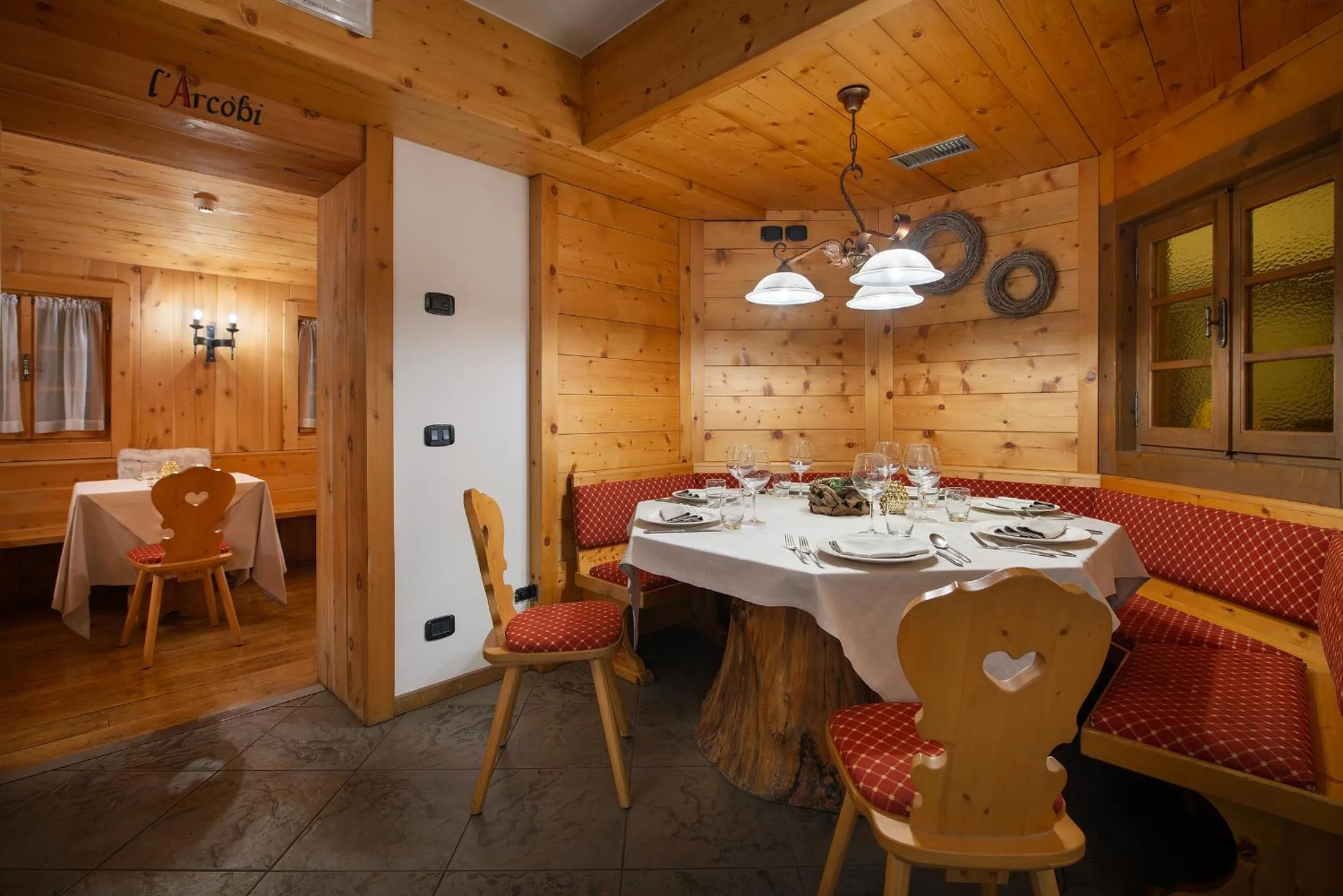 Restaurant/places to eat in Hotel Primula