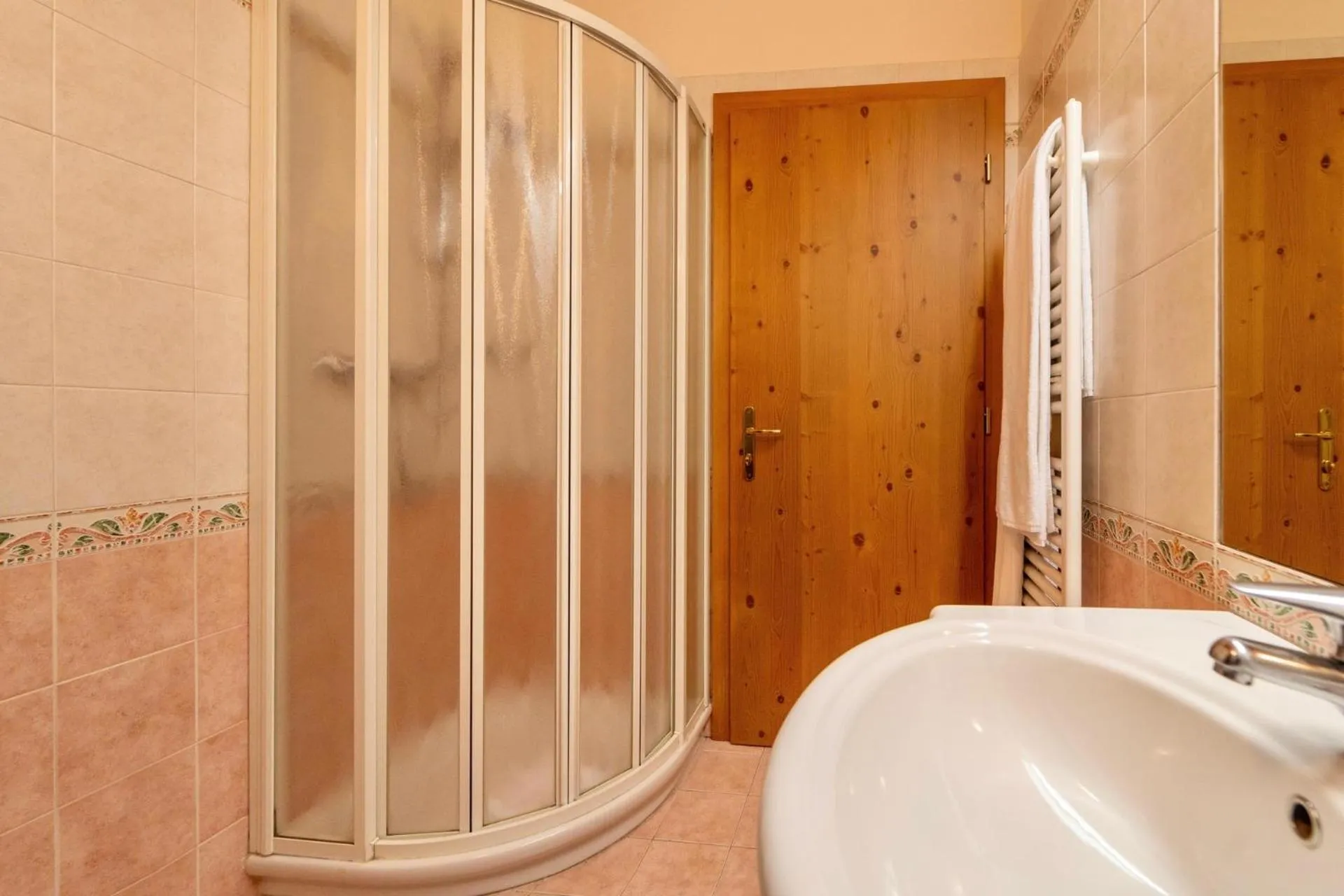 Shower in Hotel Primula