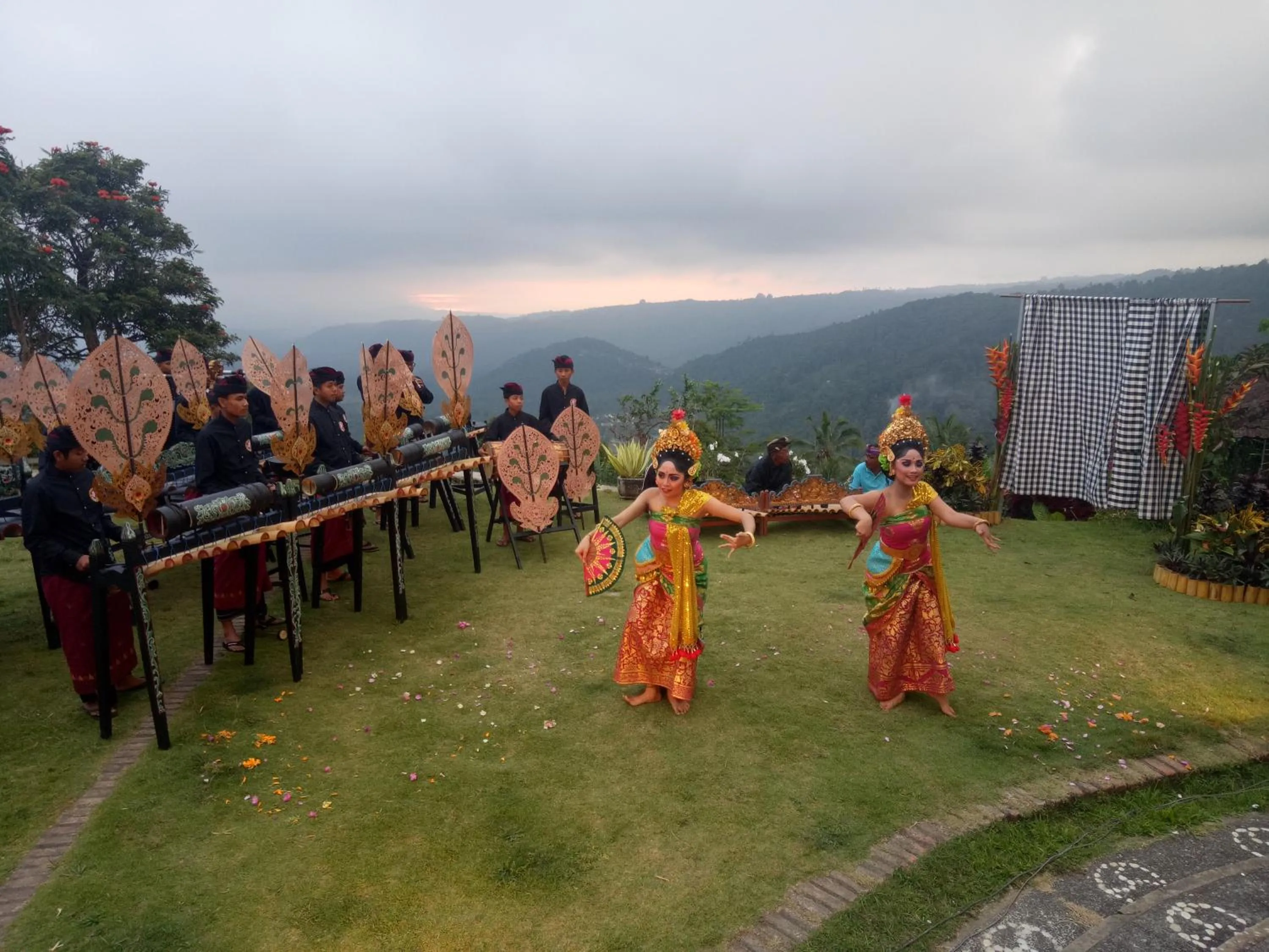 Neighbourhood in Puri Lumbung Cottages Restaurant & Spa Munduk