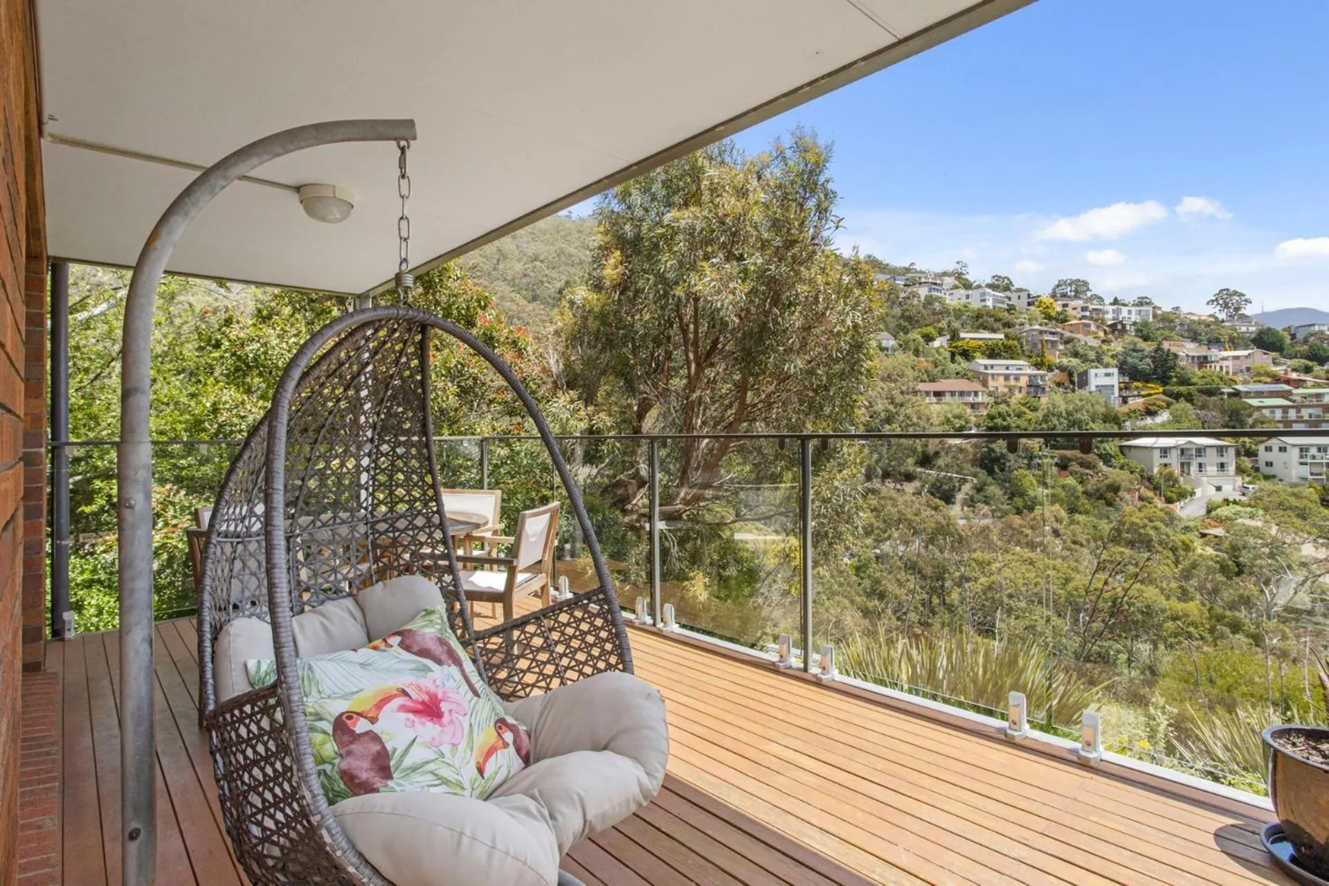 The View 2 bed unit with stunning Hobart outlook