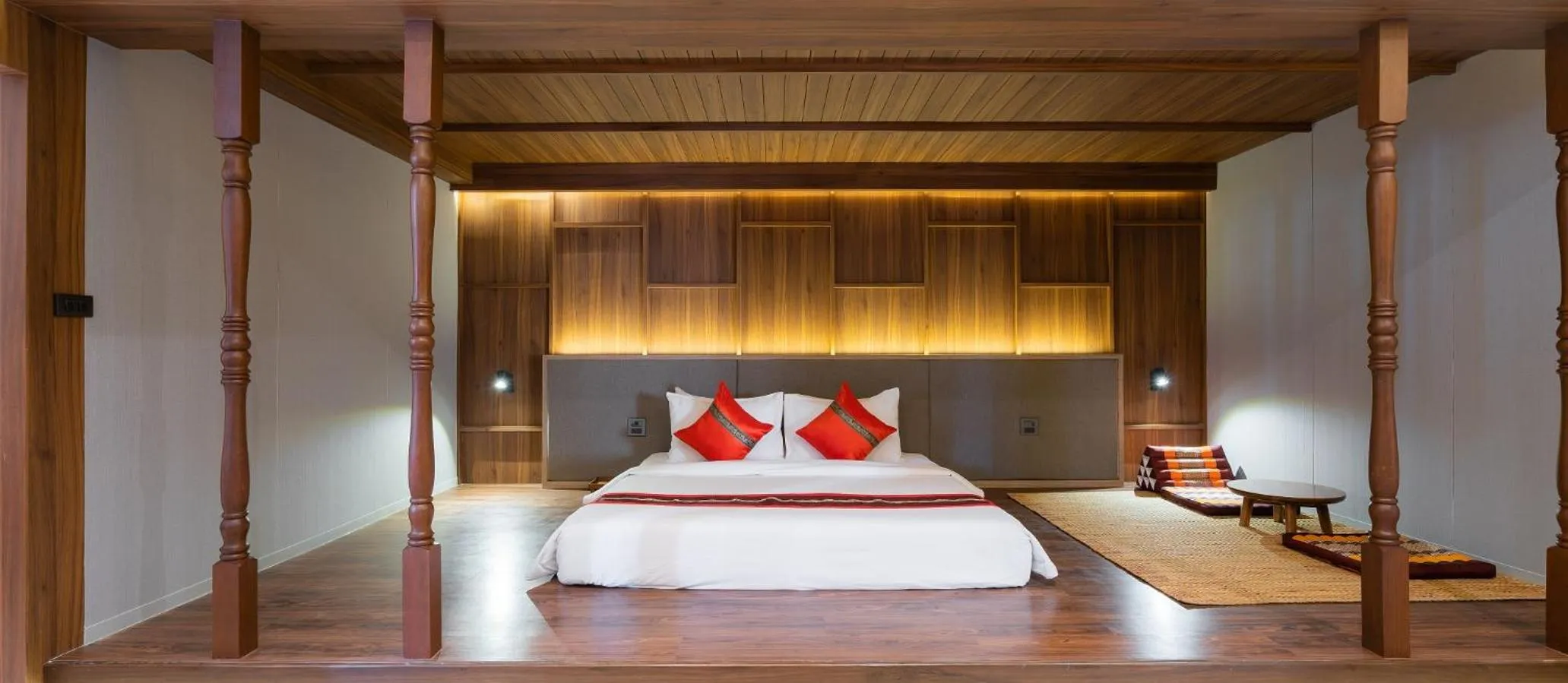 Bed in True Siam Phayathai Hotel