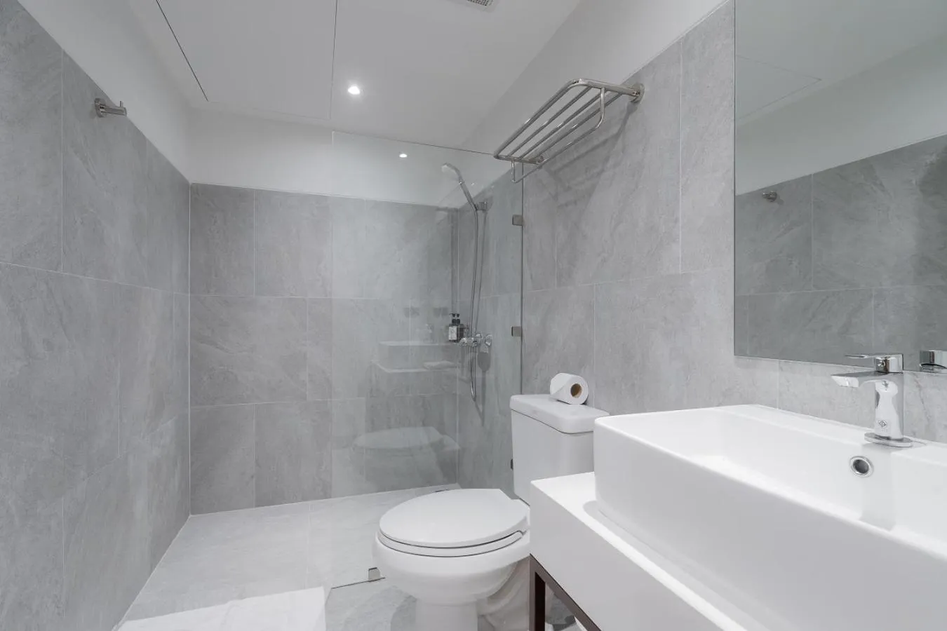 Shower in True Siam Phayathai Hotel