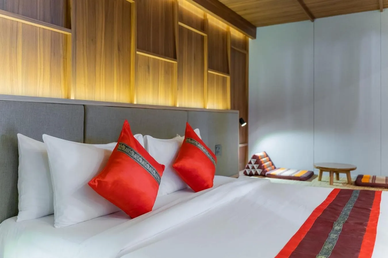 Bed in True Siam Phayathai Hotel