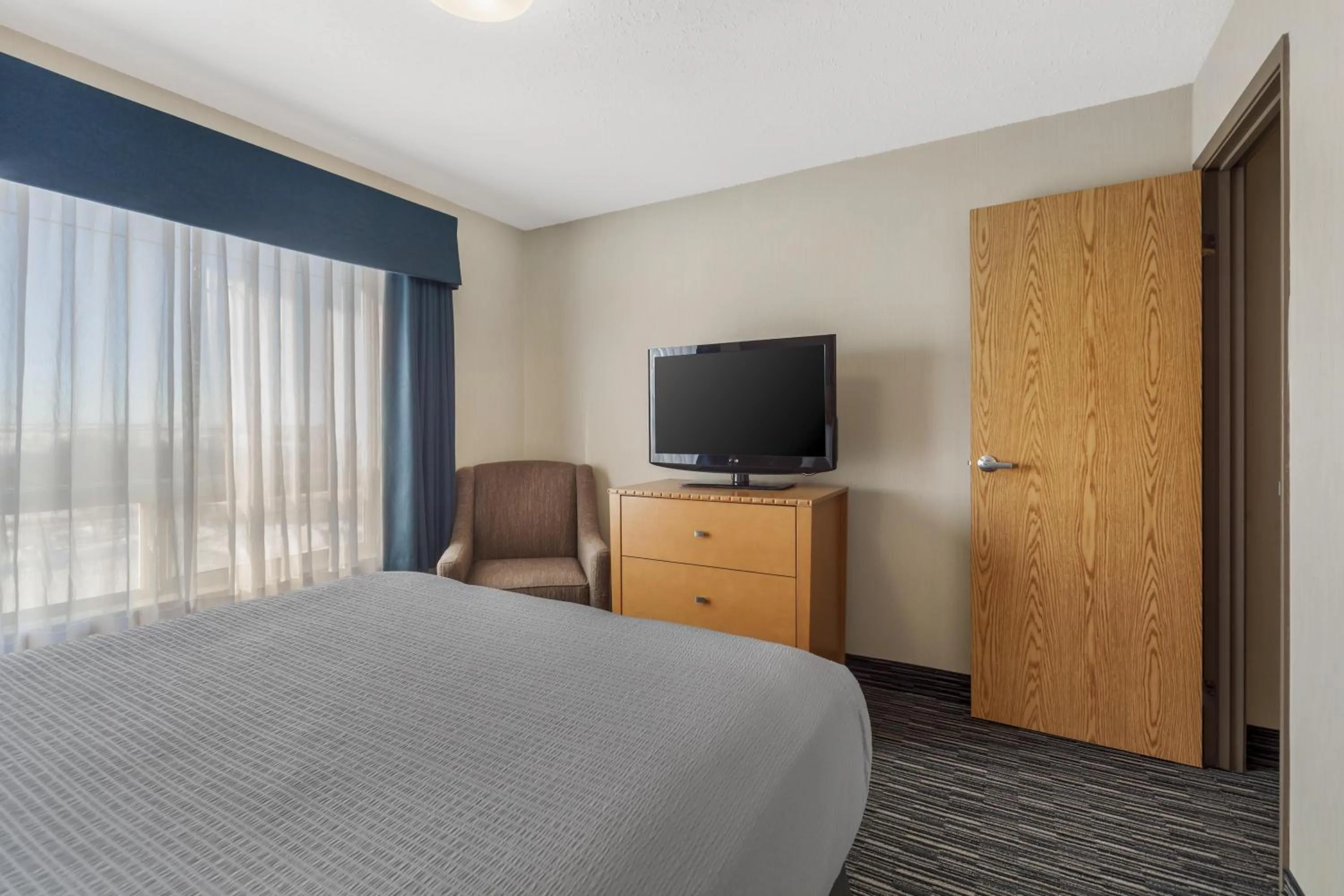 Bedroom, Bed in Best Western Grande Prairie