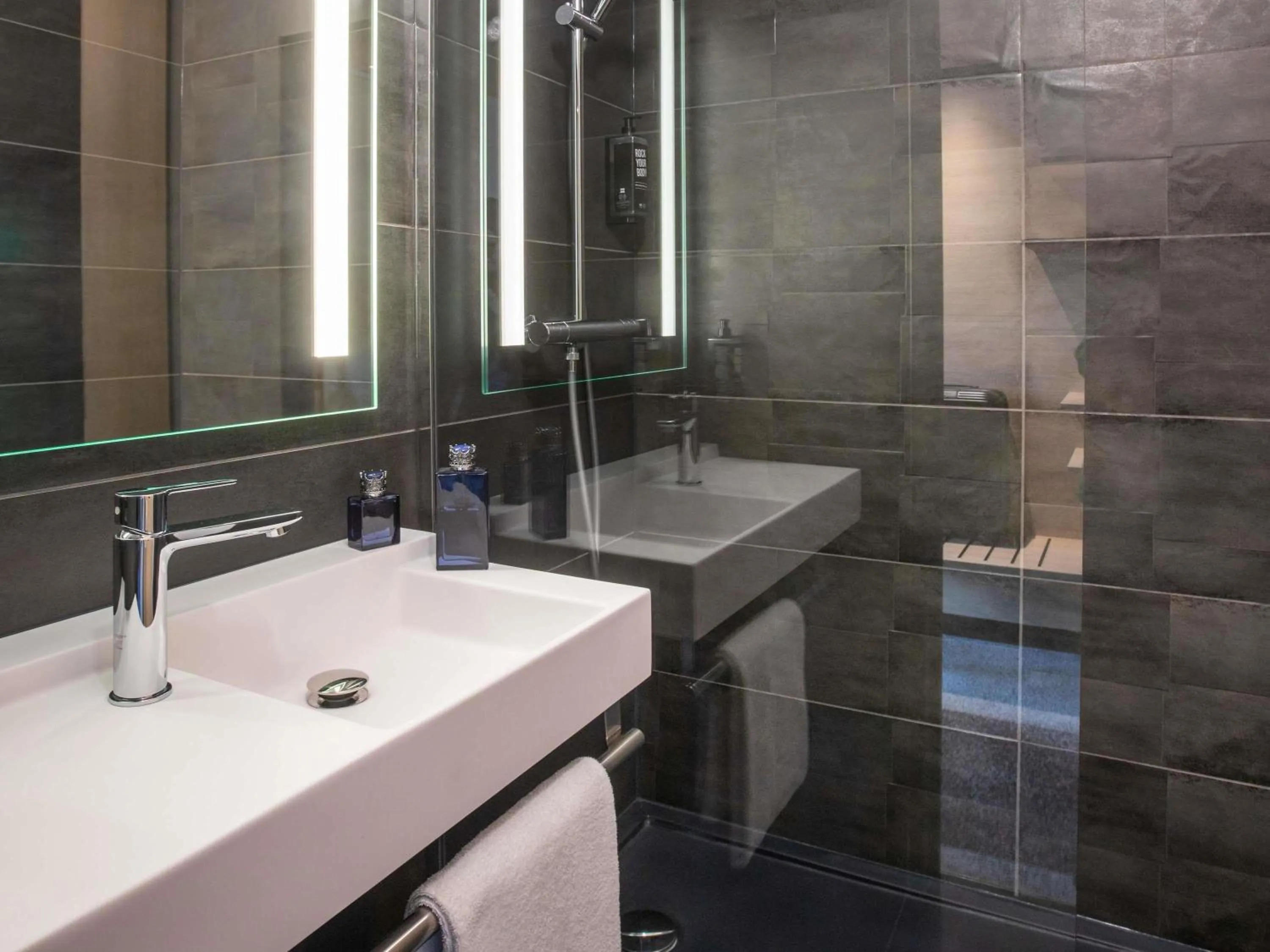 Bedroom in ibis Nancy Centre Stanislas