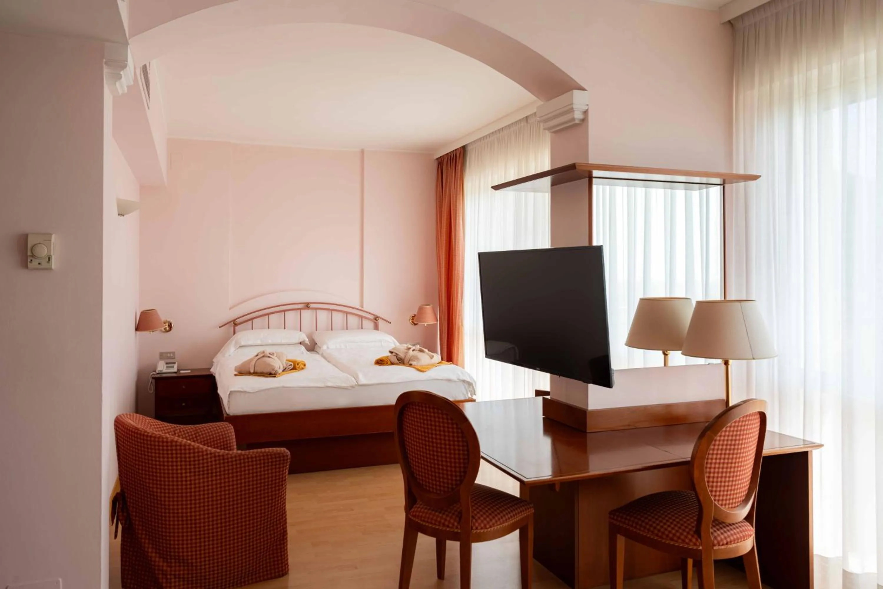 Photo of the whole room, Bed in Hotel Terme Leonardo