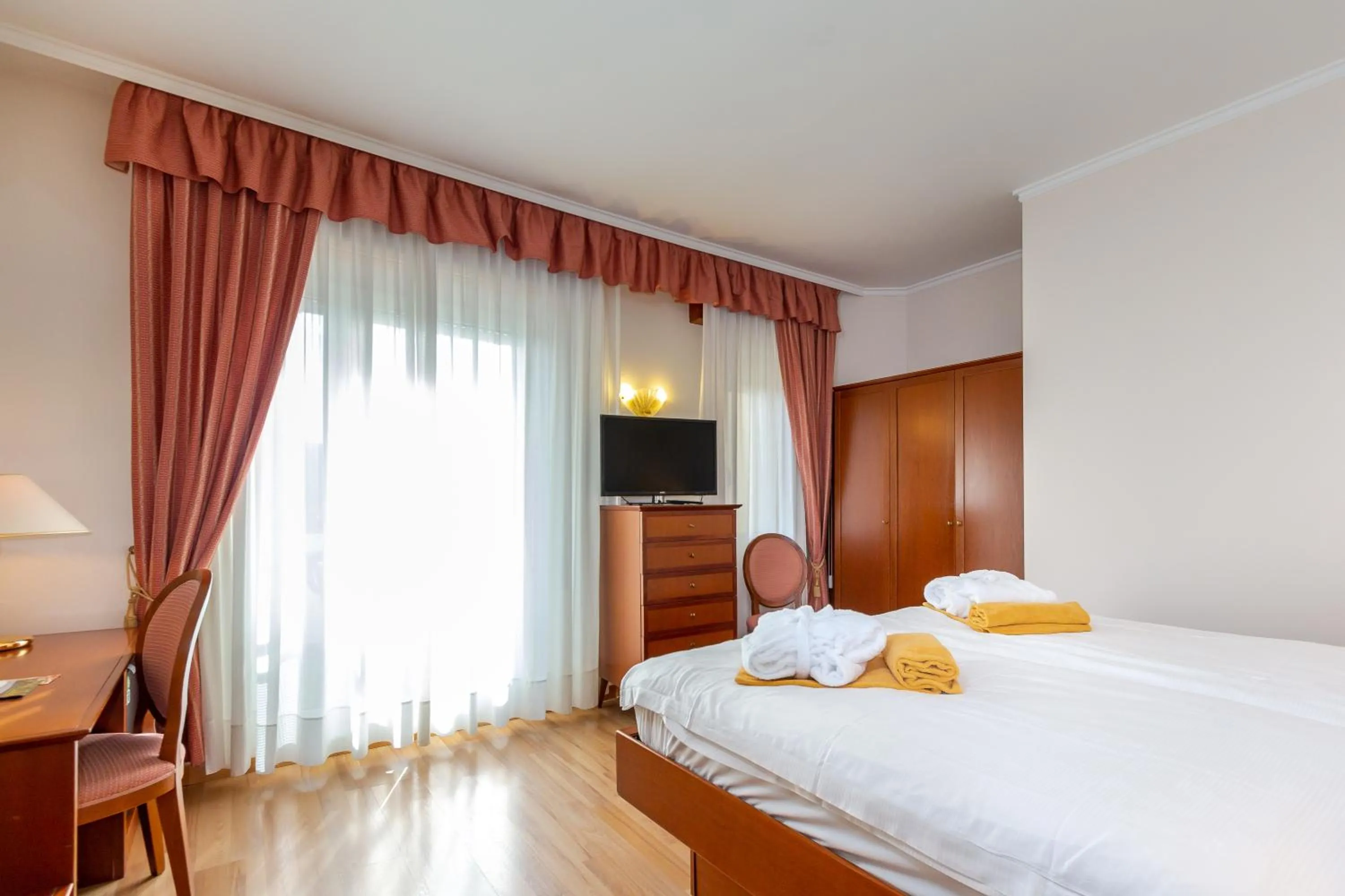TV and multimedia, Bed in Hotel Terme Leonardo