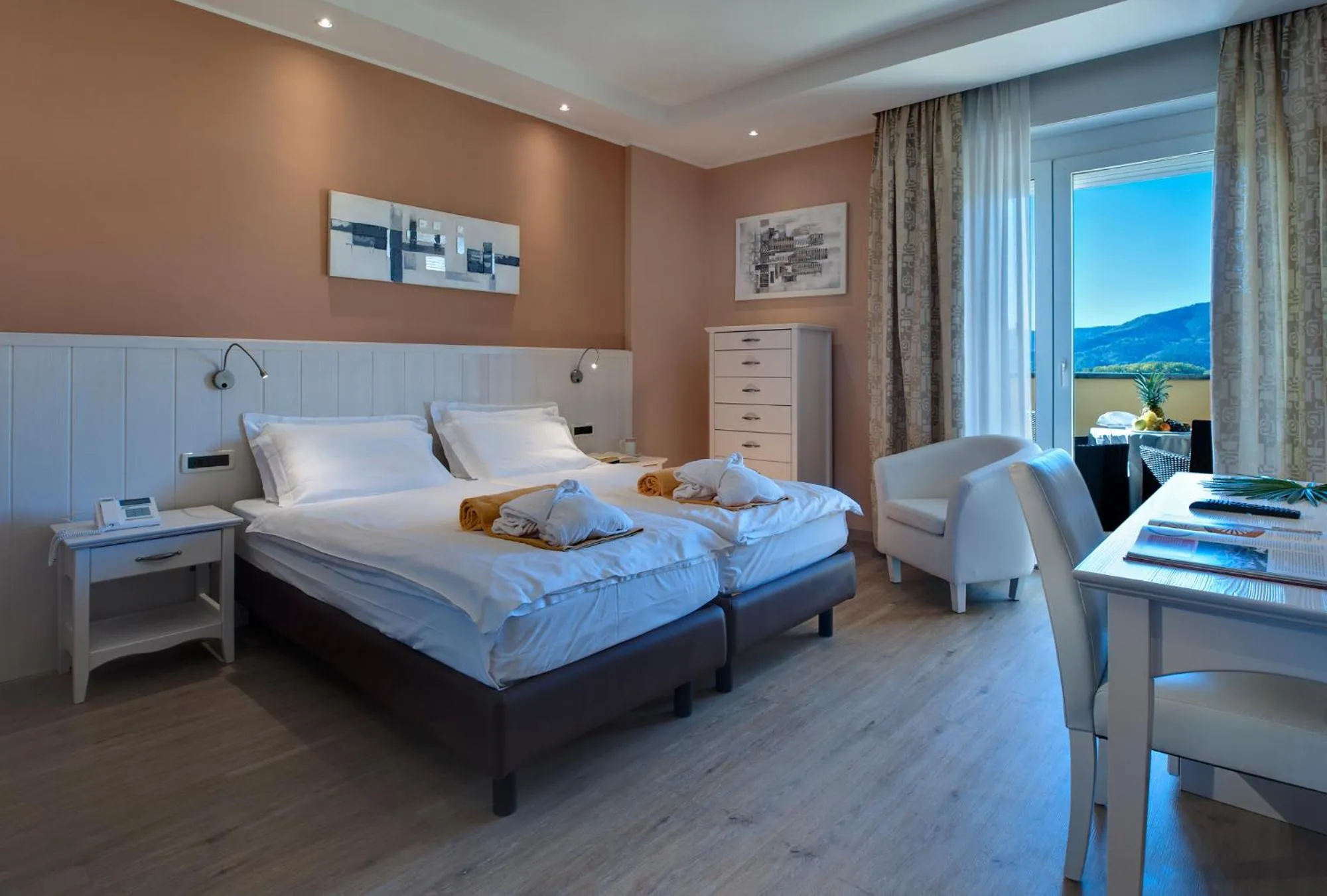 Balcony/Terrace, Bed in Hotel Terme Leonardo