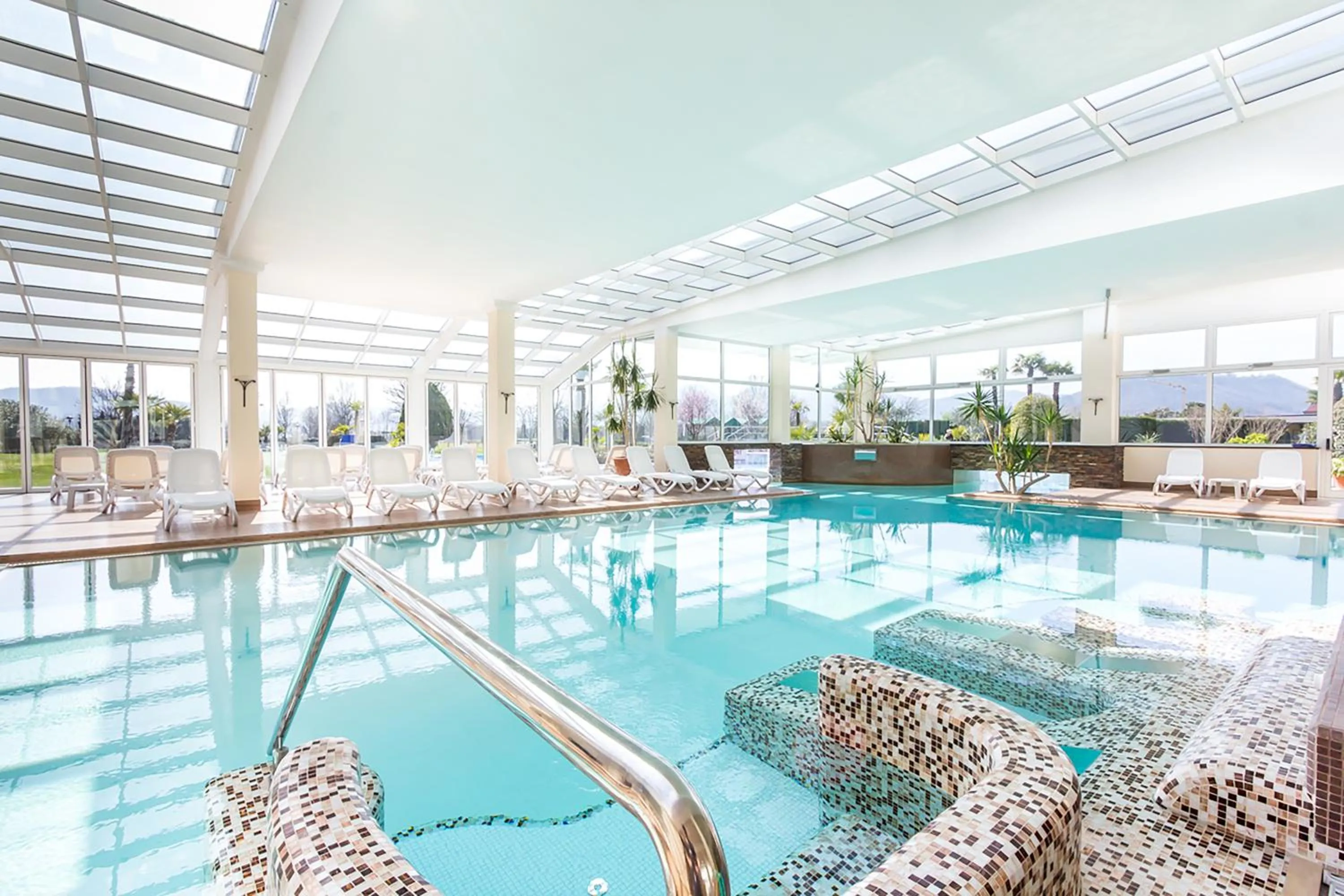 Swimming pool in Hotel Terme Leonardo